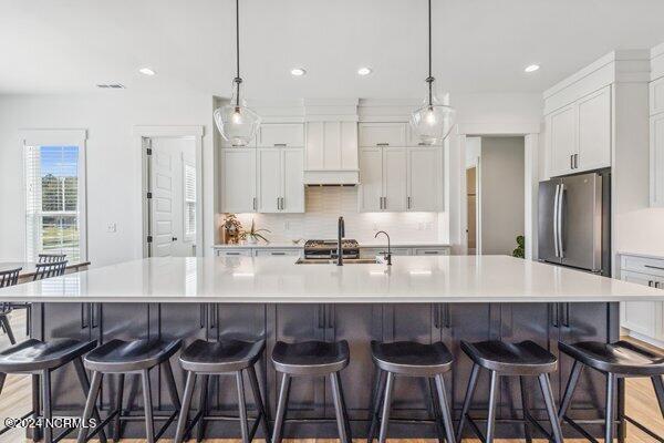 122 W Colonnade Drive