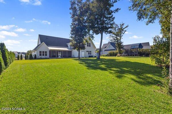 122 W Colonnade Drive