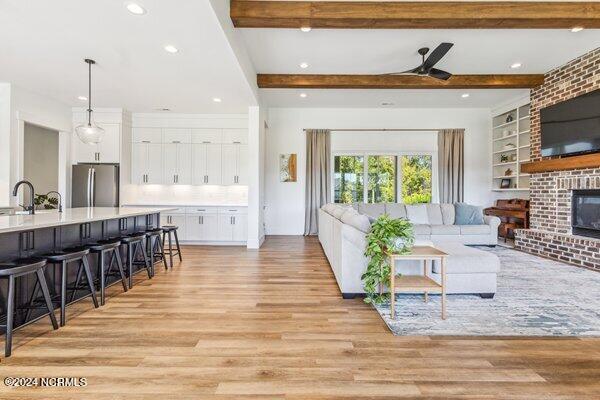 122 W Colonnade Drive