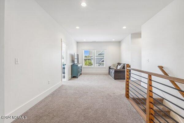 122 W Colonnade Drive