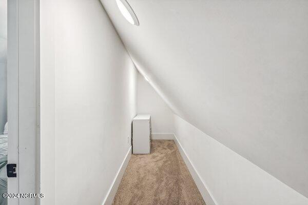 122 W Colonnade Drive