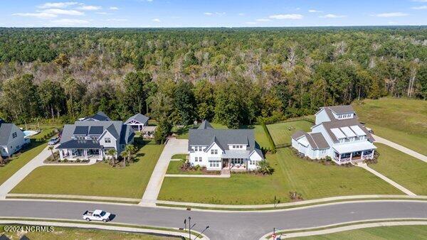 122 W Colonnade Drive