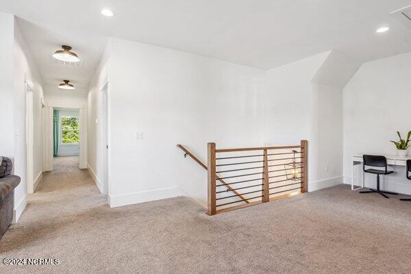 122 W Colonnade Drive