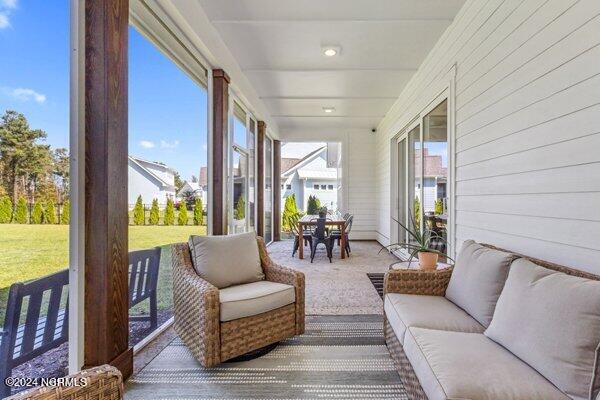 122 W Colonnade Drive