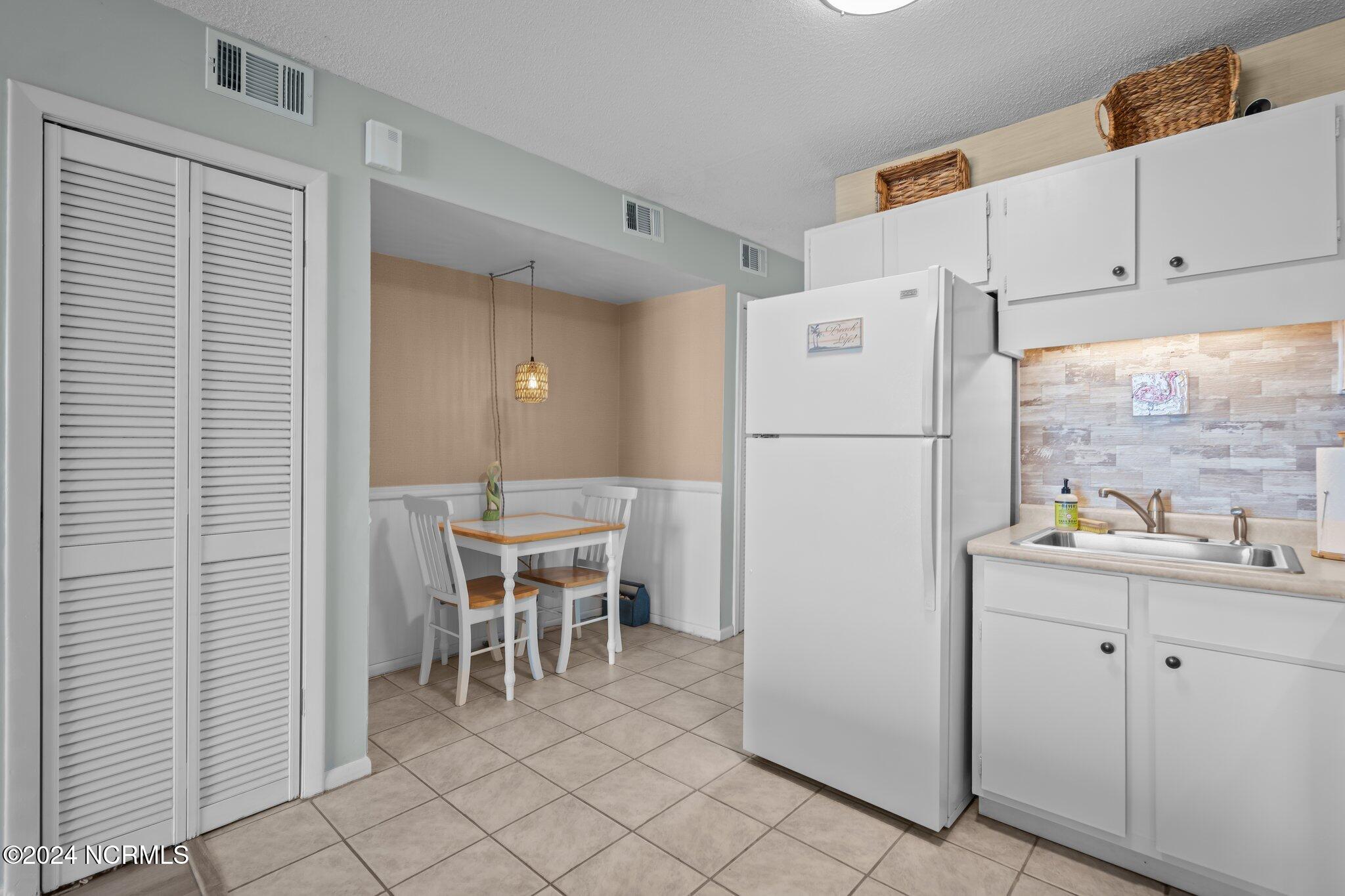 108 Lake Park Boulevard S, Unit 304