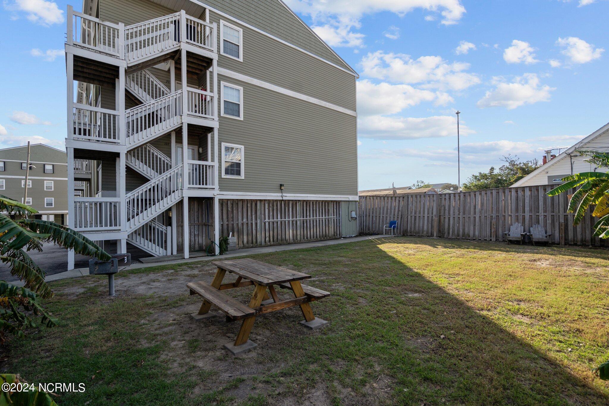 108 Lake Park Boulevard S, Unit 304