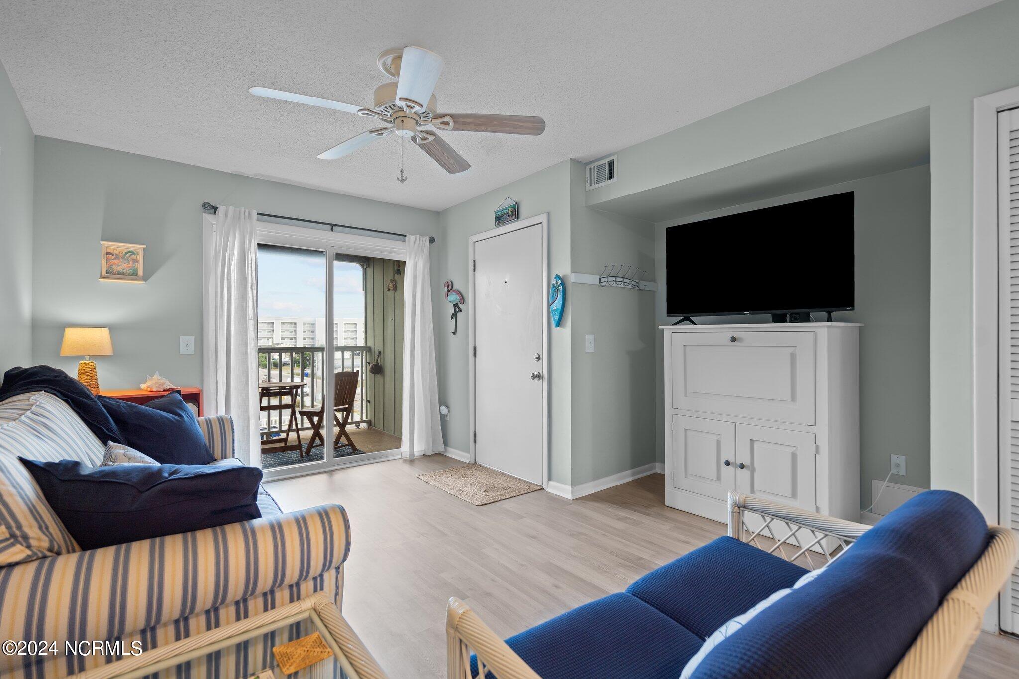 108 Lake Park Boulevard S, Unit 304