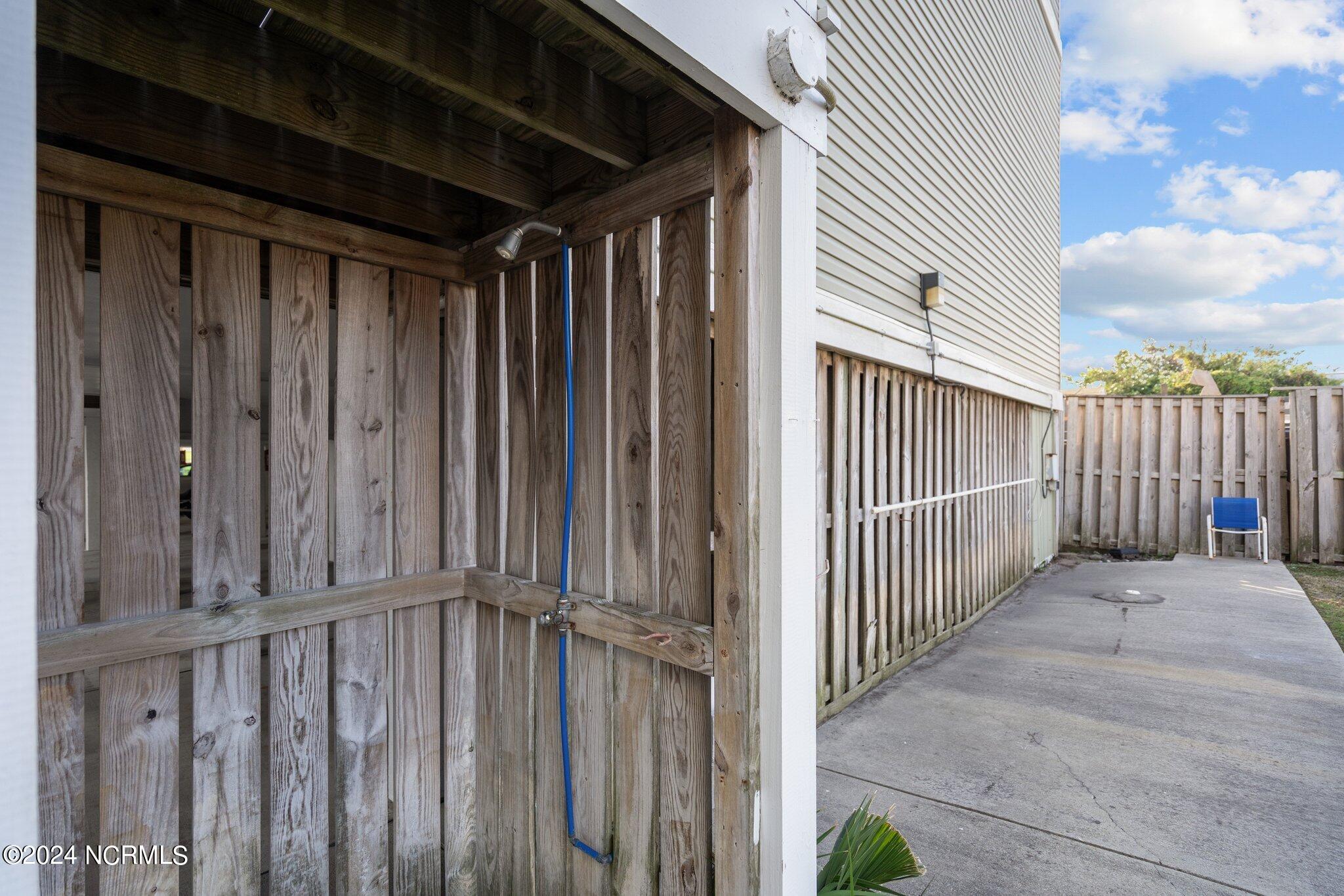 108 Lake Park Boulevard S, Unit 304