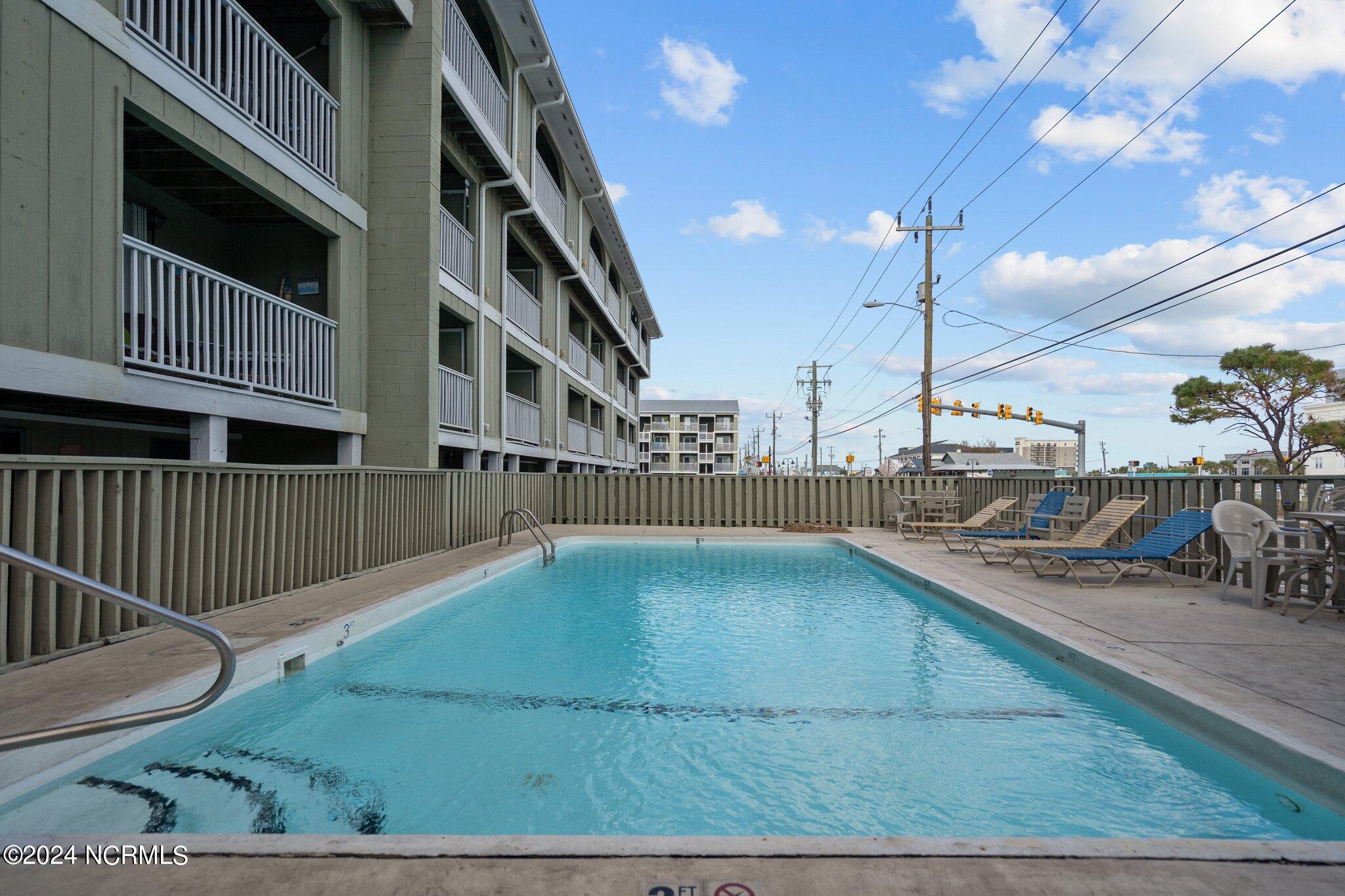 108 Lake Park Boulevard S, Unit 304