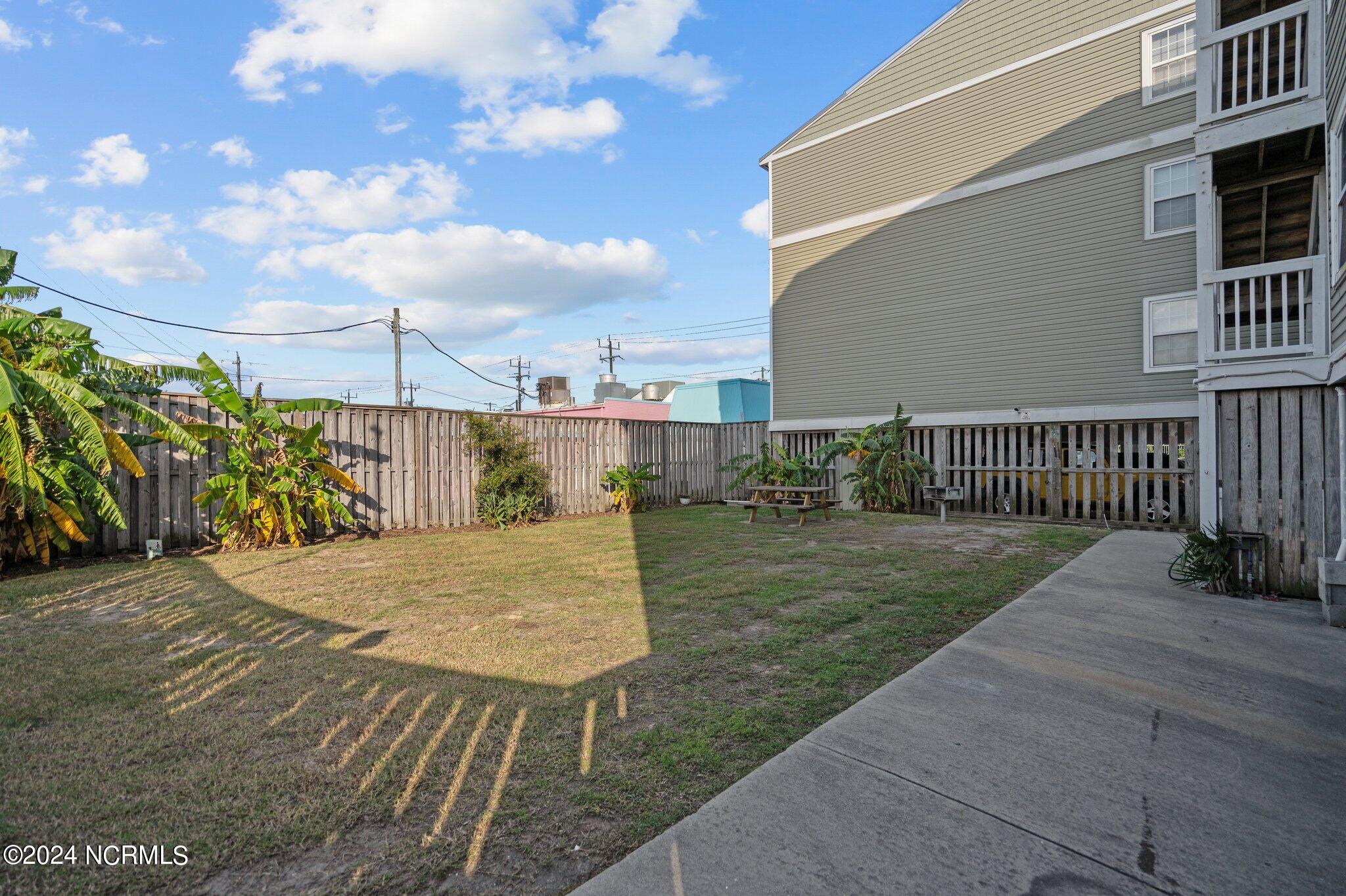 108 Lake Park Boulevard S, Unit 304