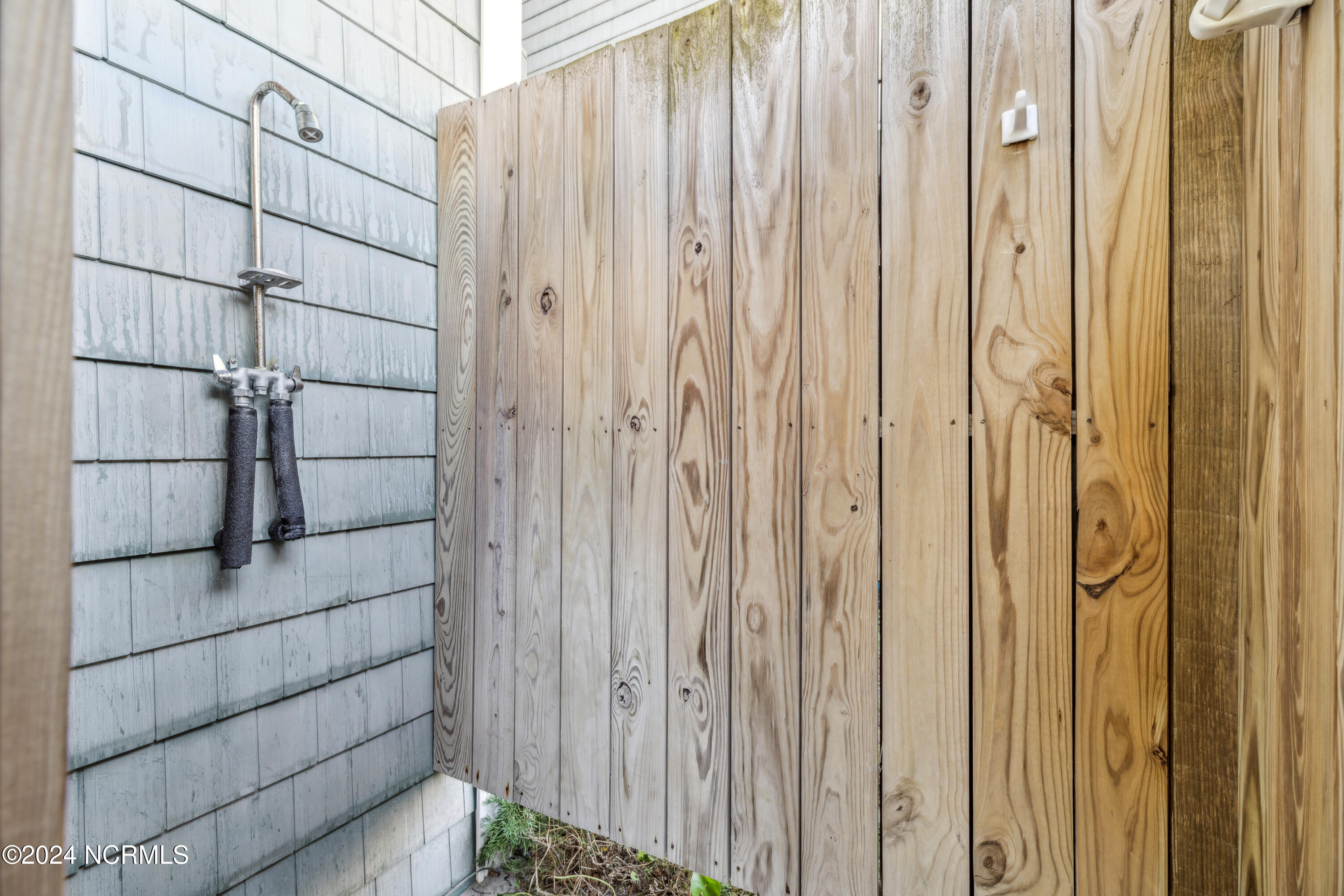 2017 N Shore Drive, B