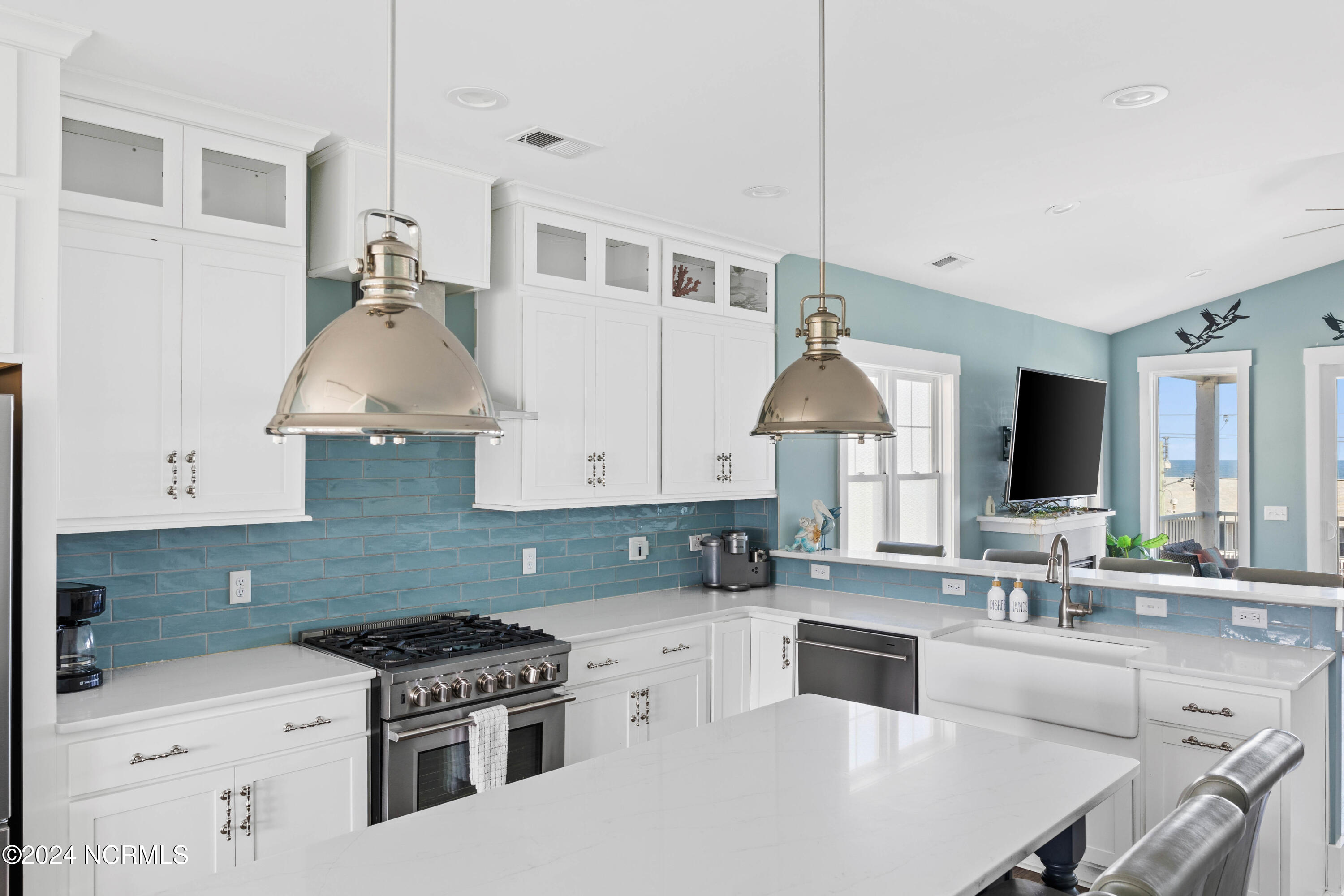 409 Carolina Beach Avenue N 2