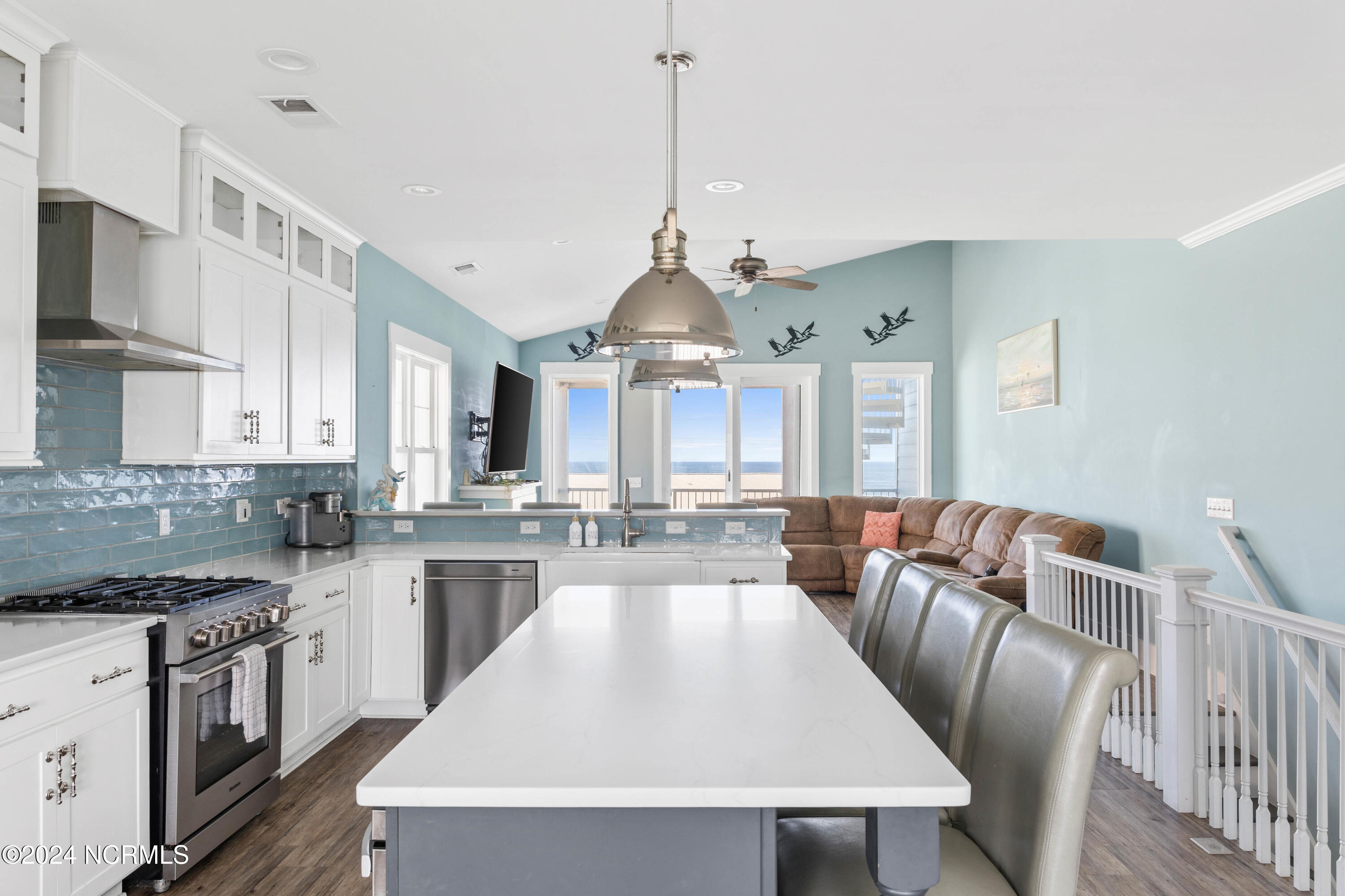 409 Carolina Beach Avenue N 2