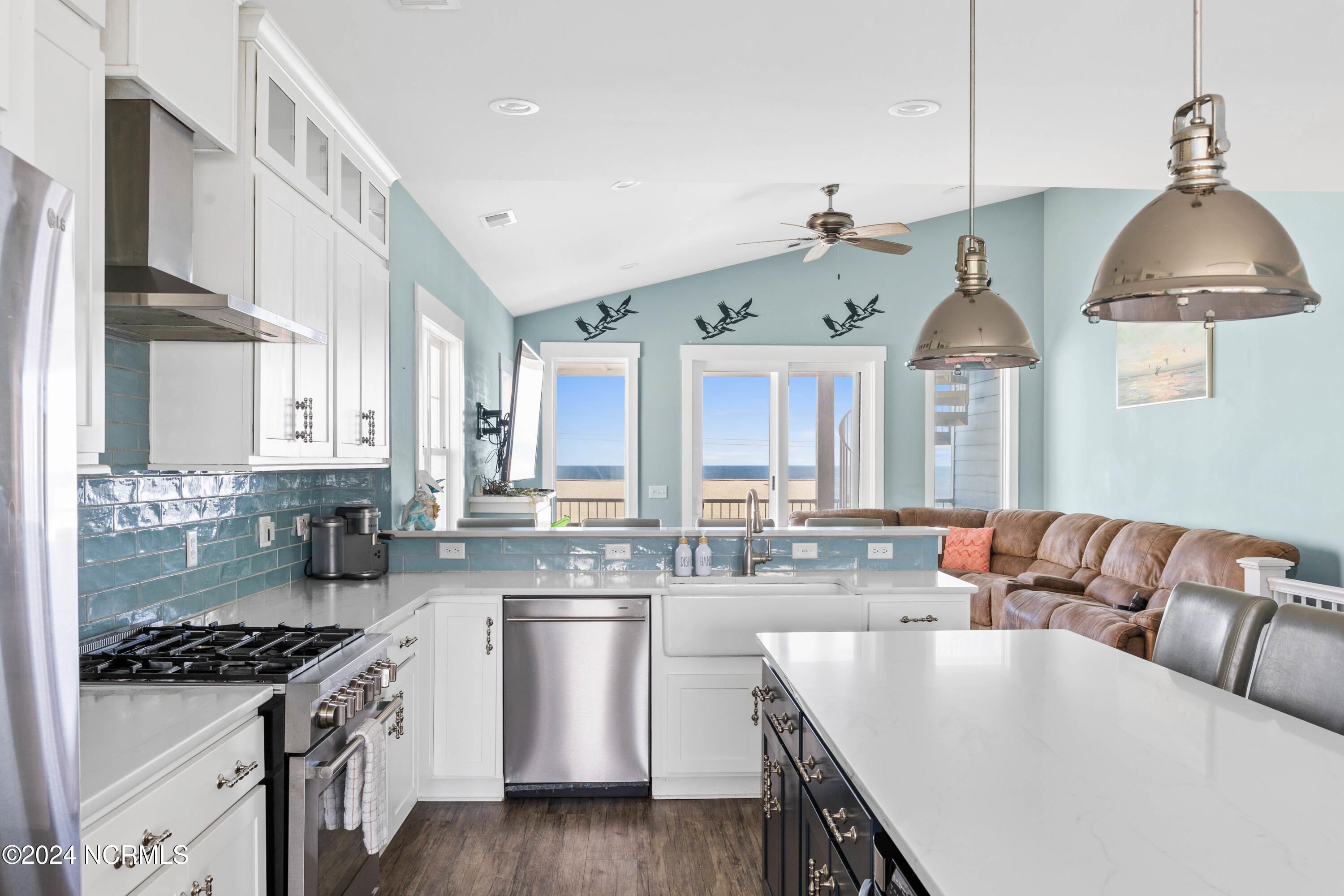 409 Carolina Beach Avenue N 2