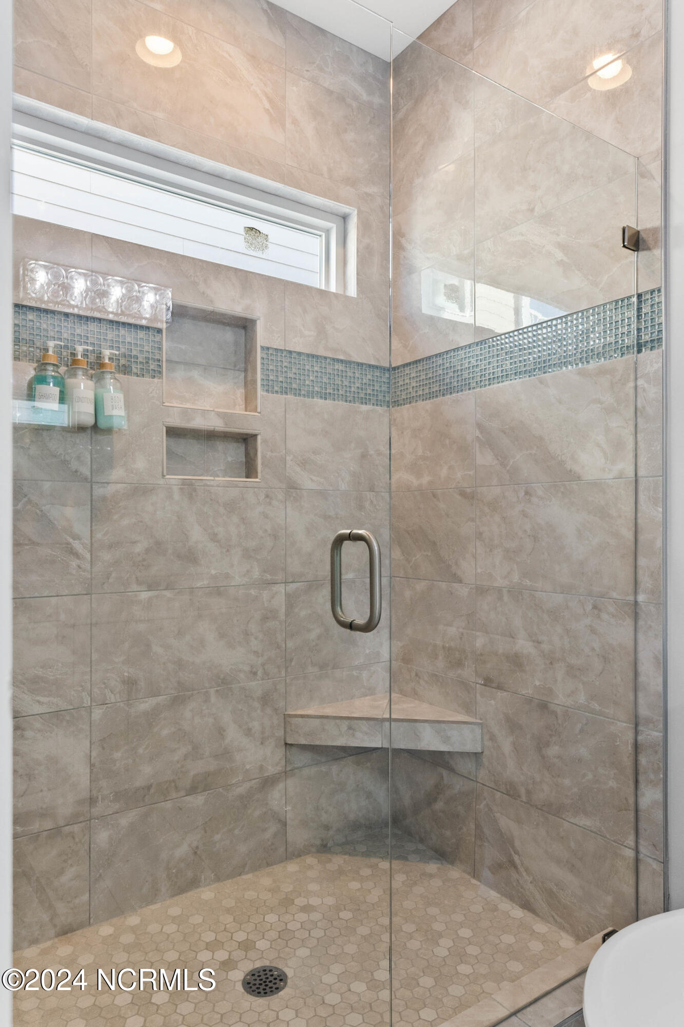 409 Carolina Beach Avenue N 2