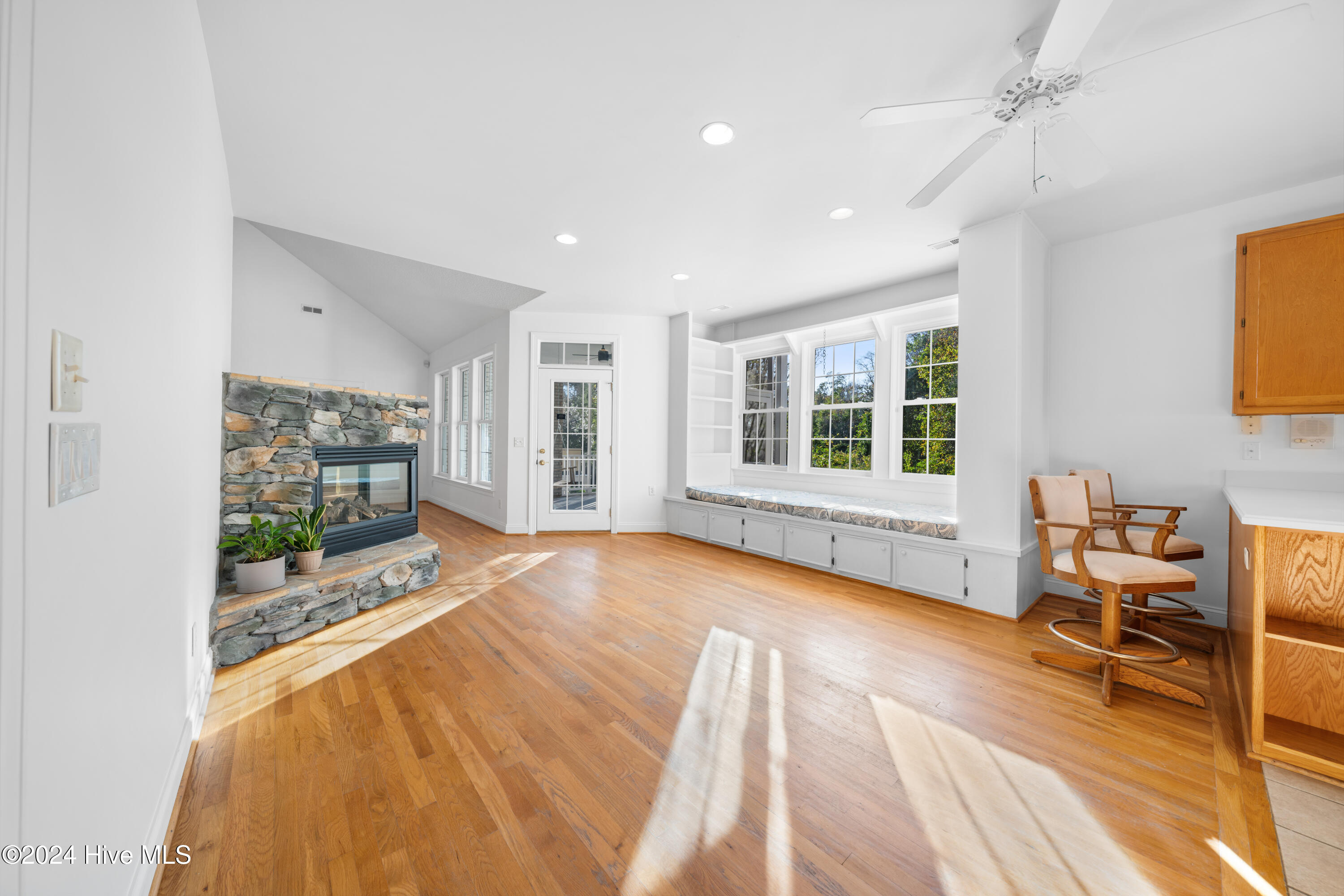 123 Lighthouse Drive