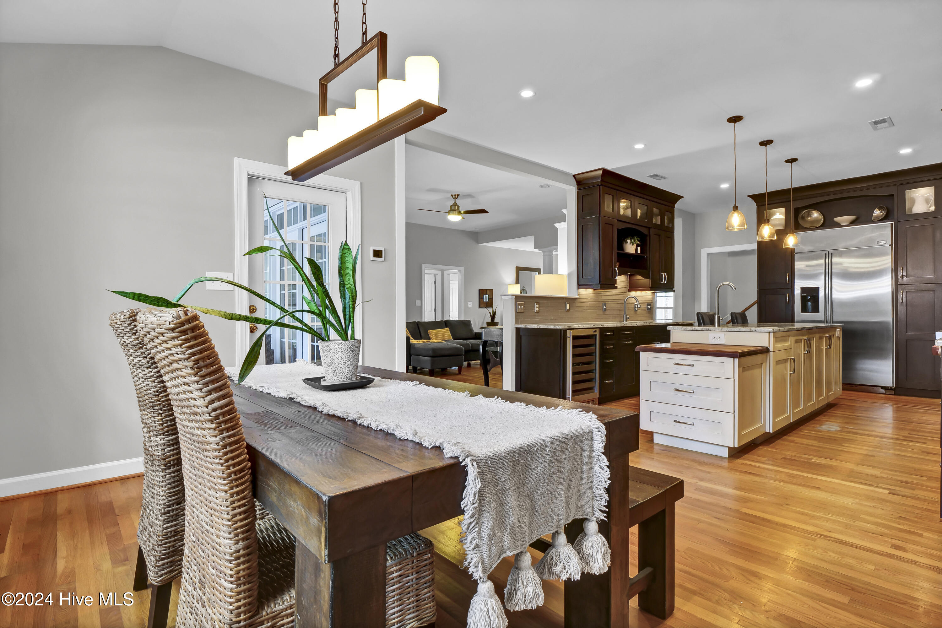 4217 Cravens Point Road