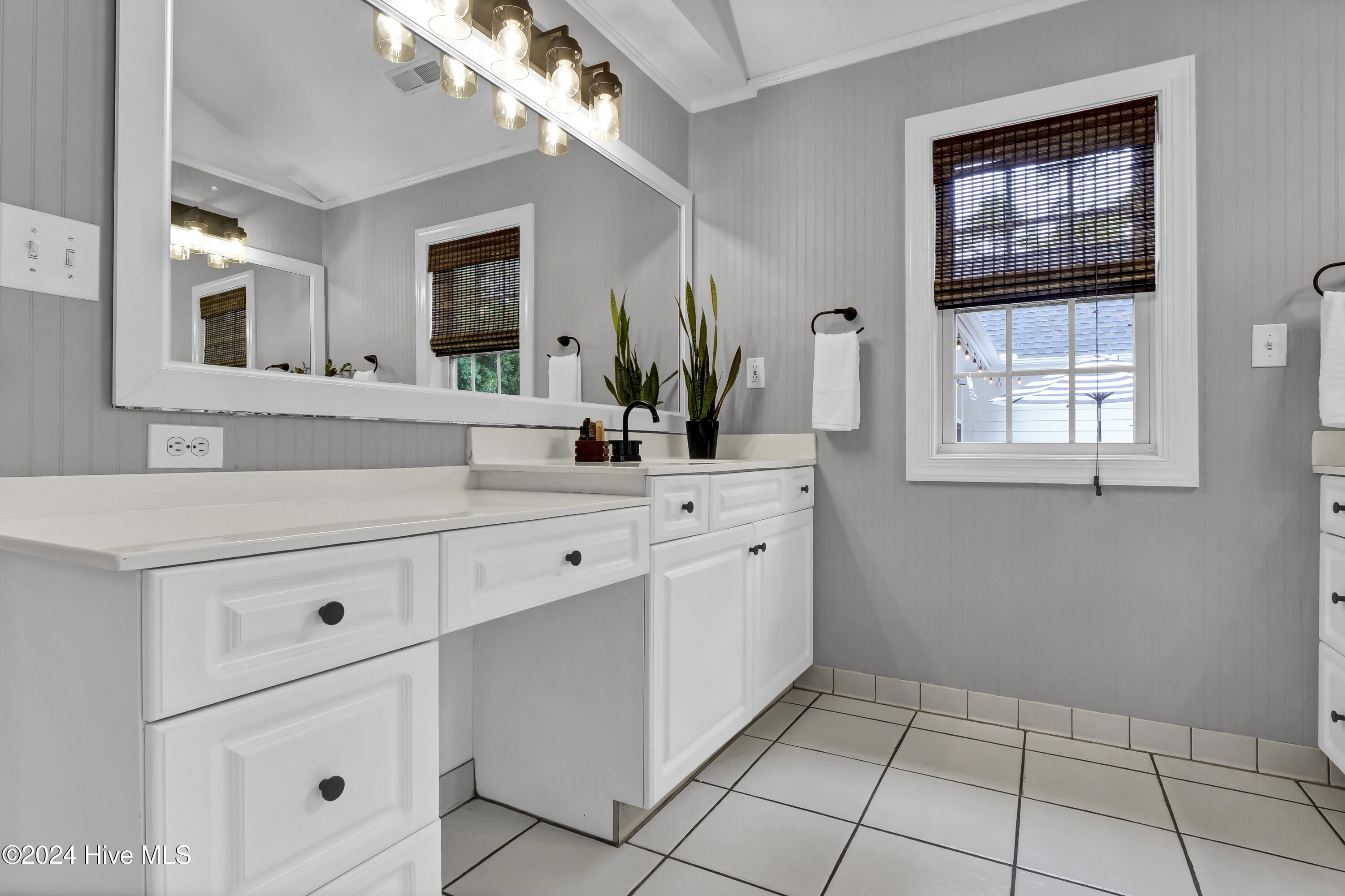 4217 Cravens Point Road