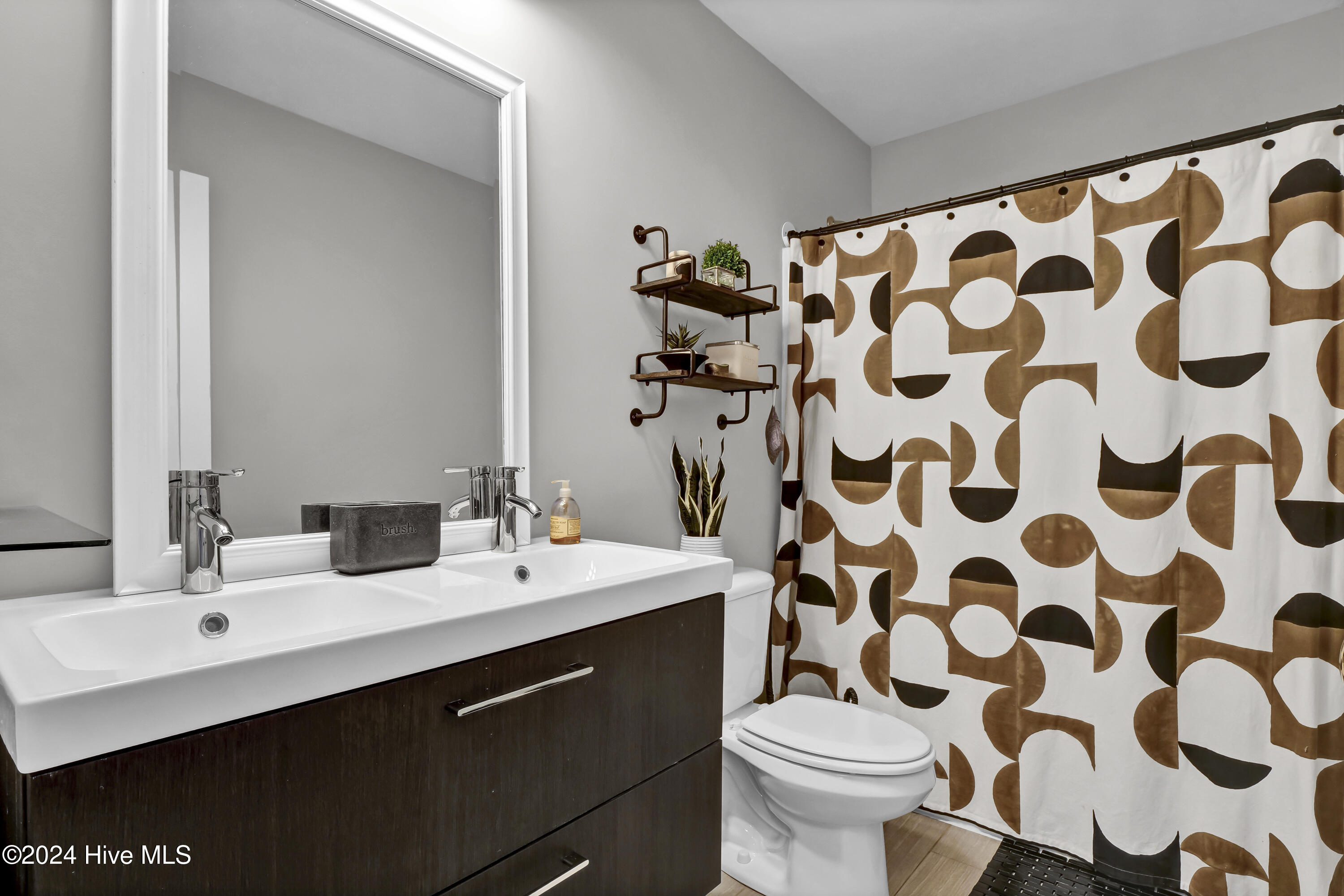 4217 Cravens Point Road