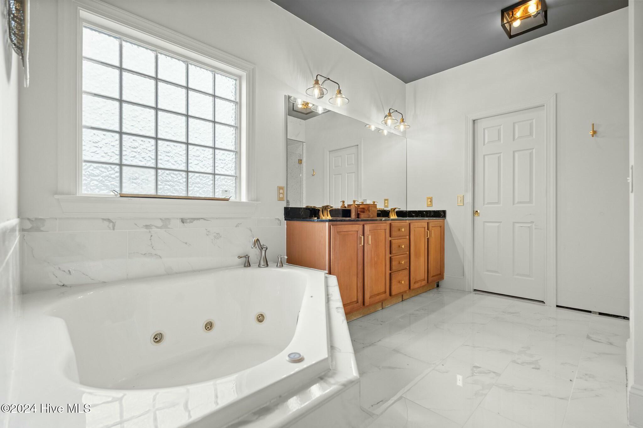 1028 West Cove Loop