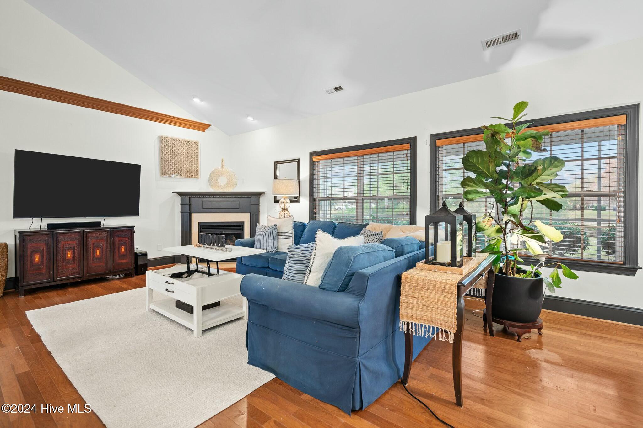 1028 West Cove Loop