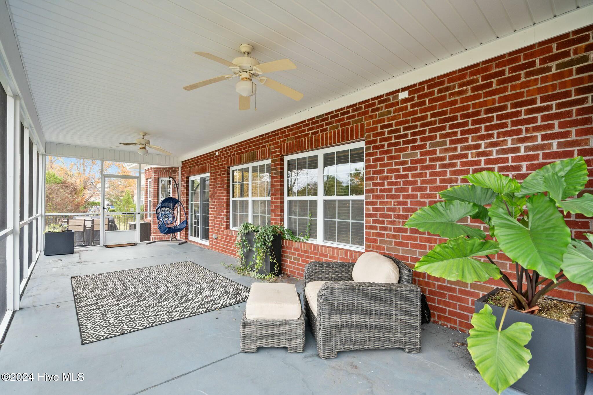 1028 West Cove Loop