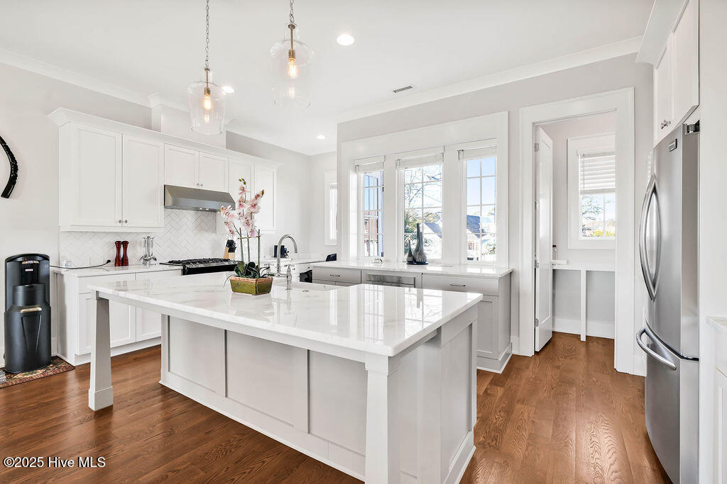 7733 Dunewalk Court