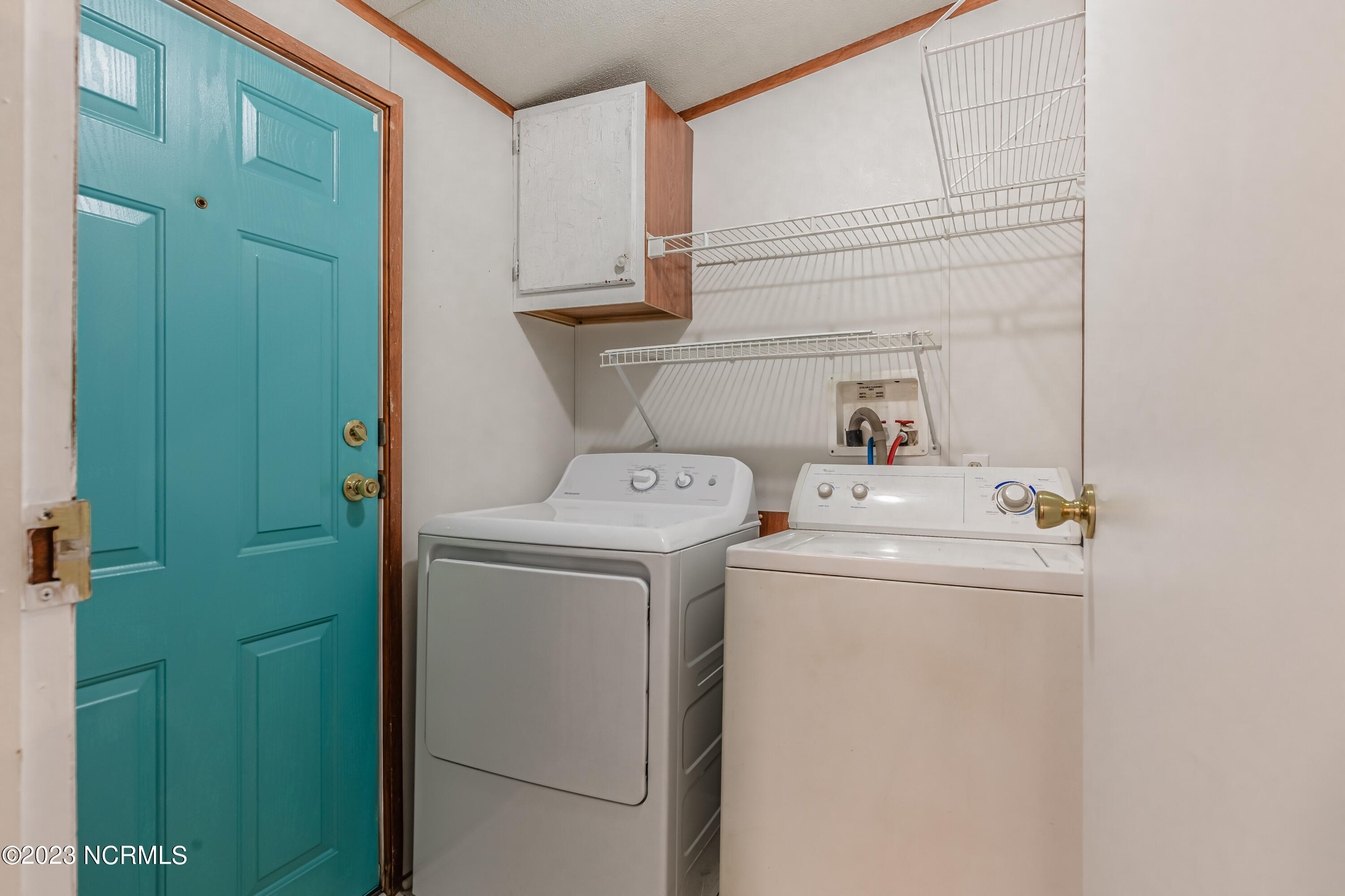 1587 Oak Ridge Drive SW