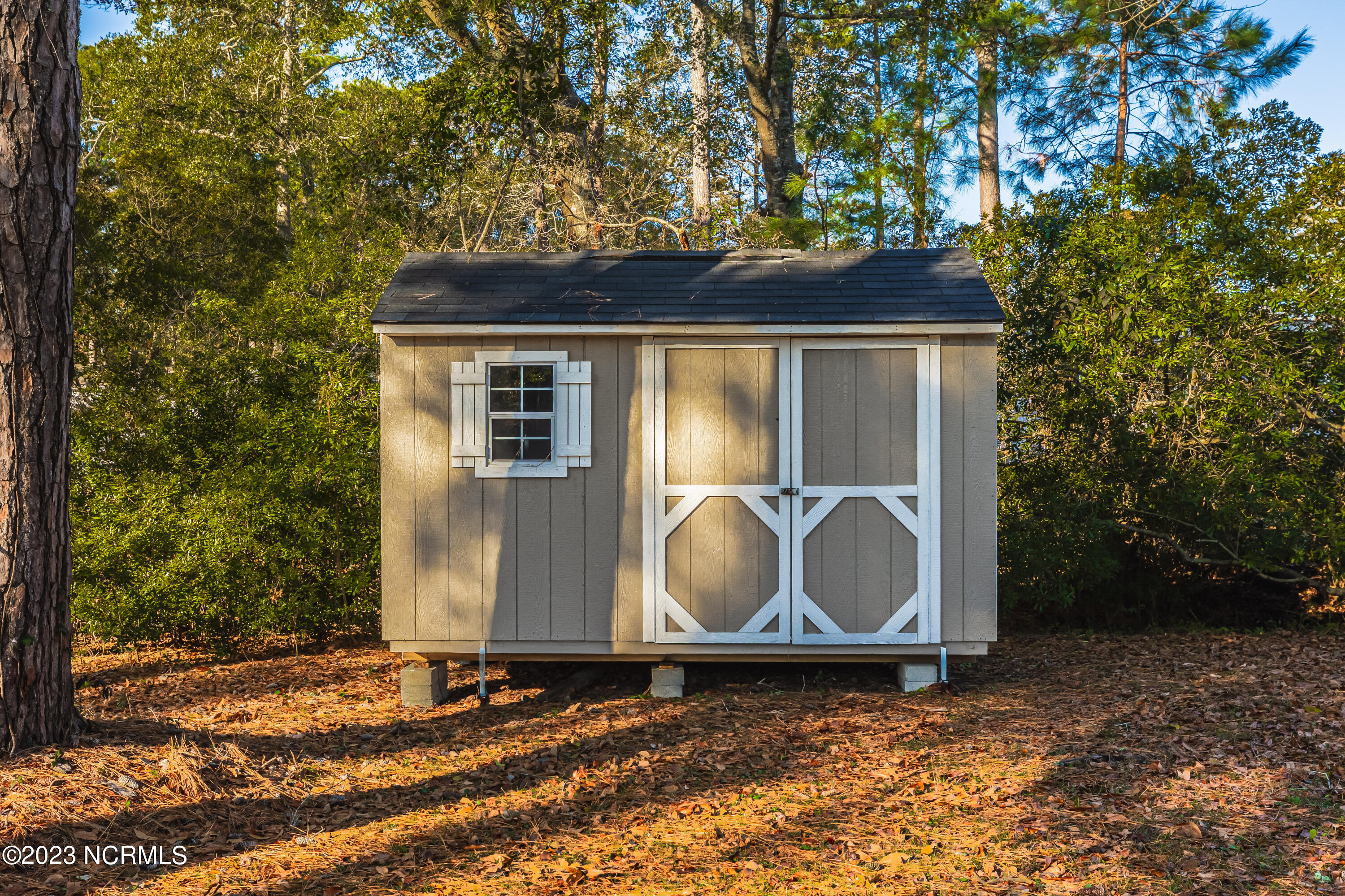 1587 Oak Ridge Drive SW