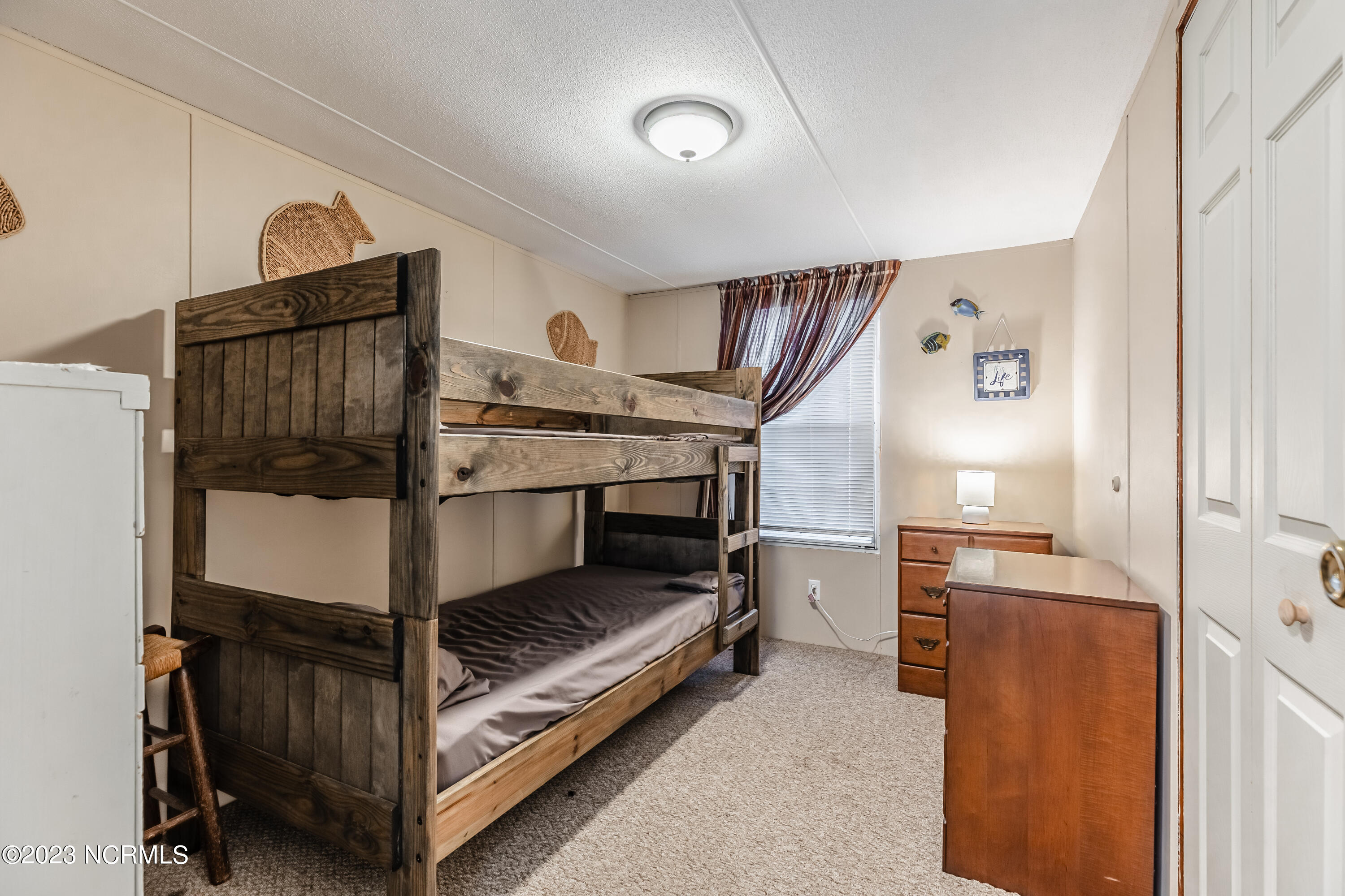 1587 Oak Ridge Drive SW