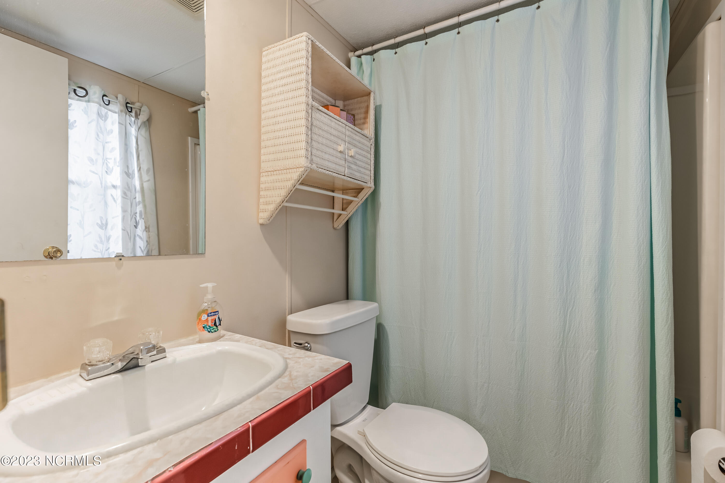 1587 Oak Ridge Drive SW