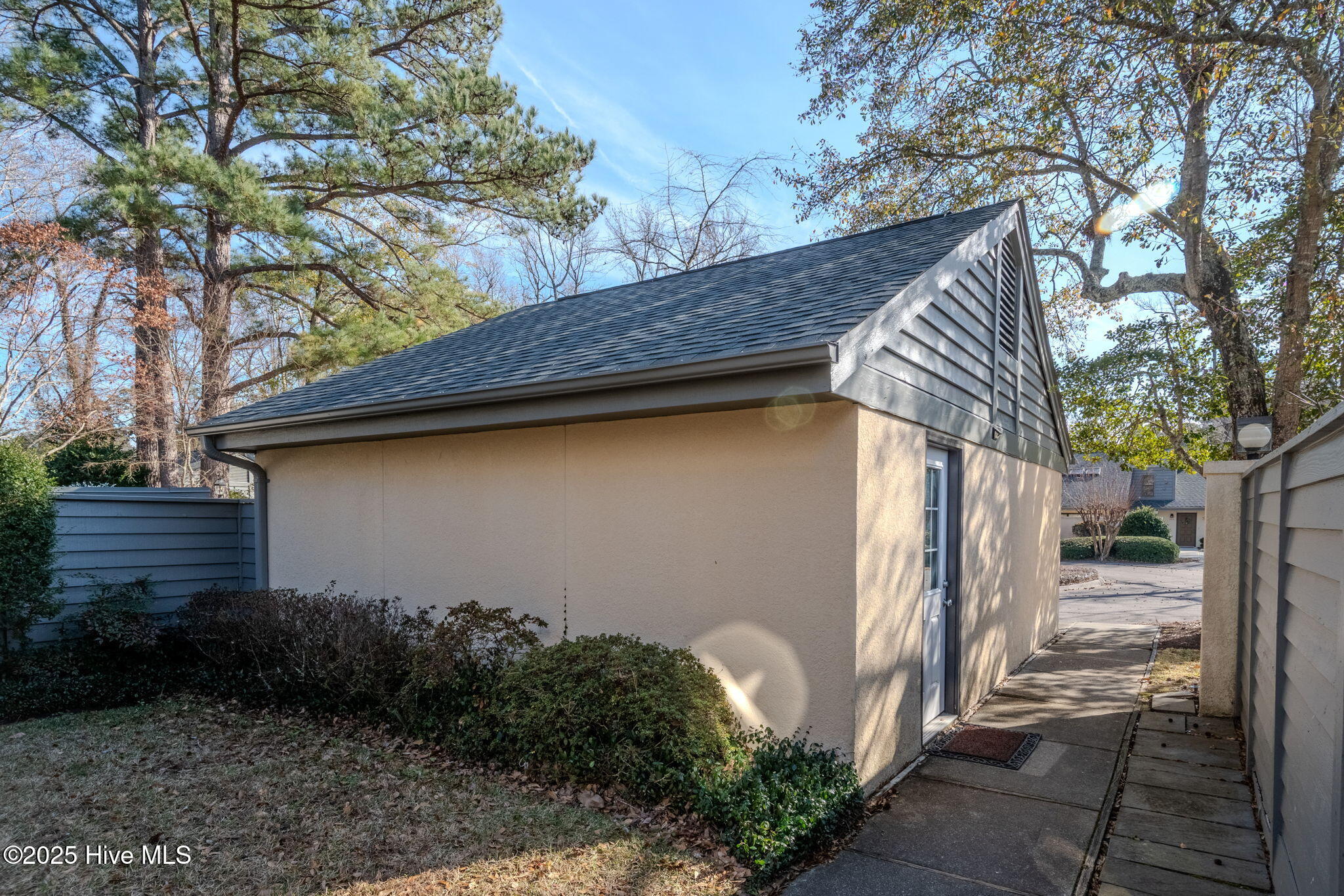 1435 Villa Place E
