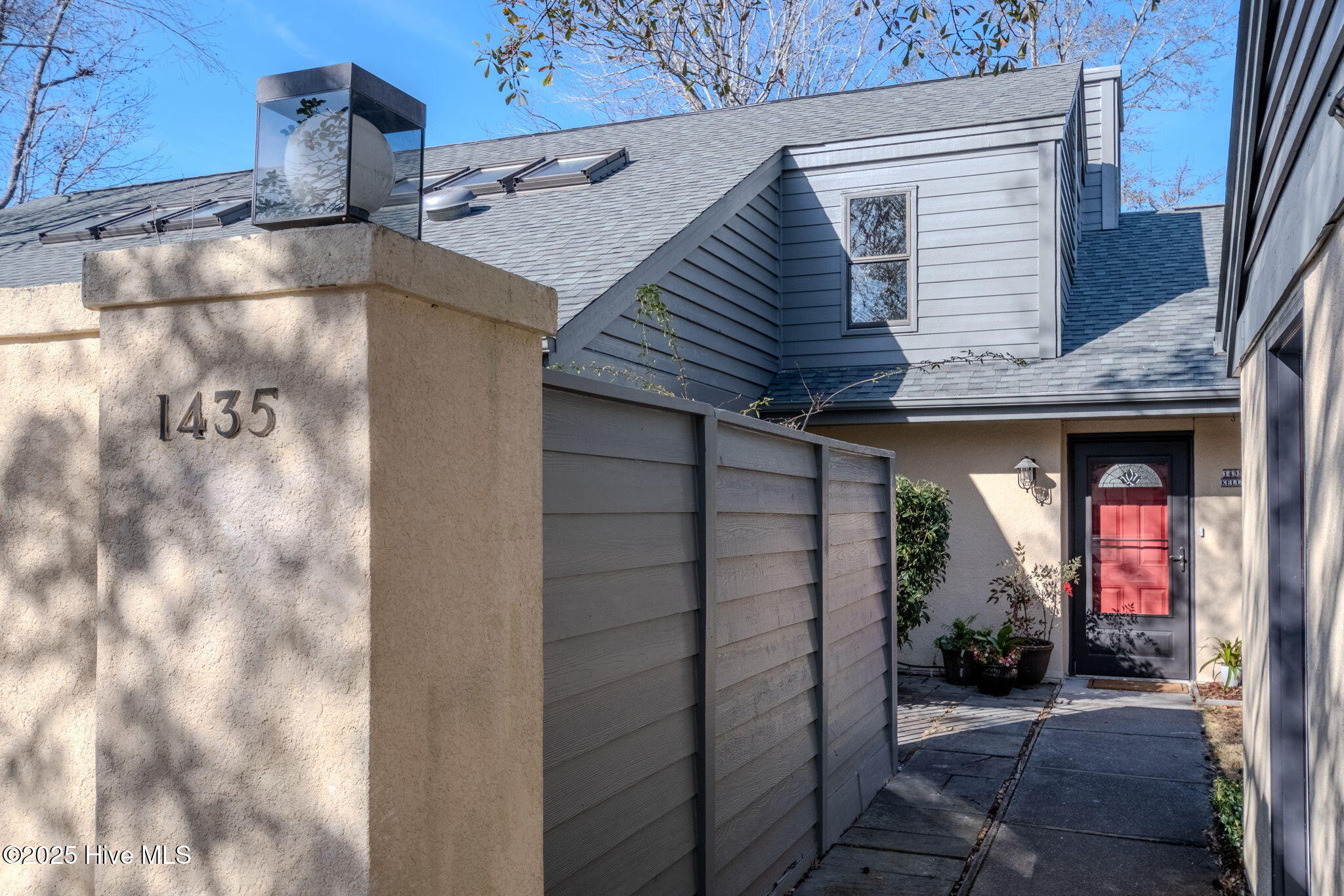 1435 Villa Place E