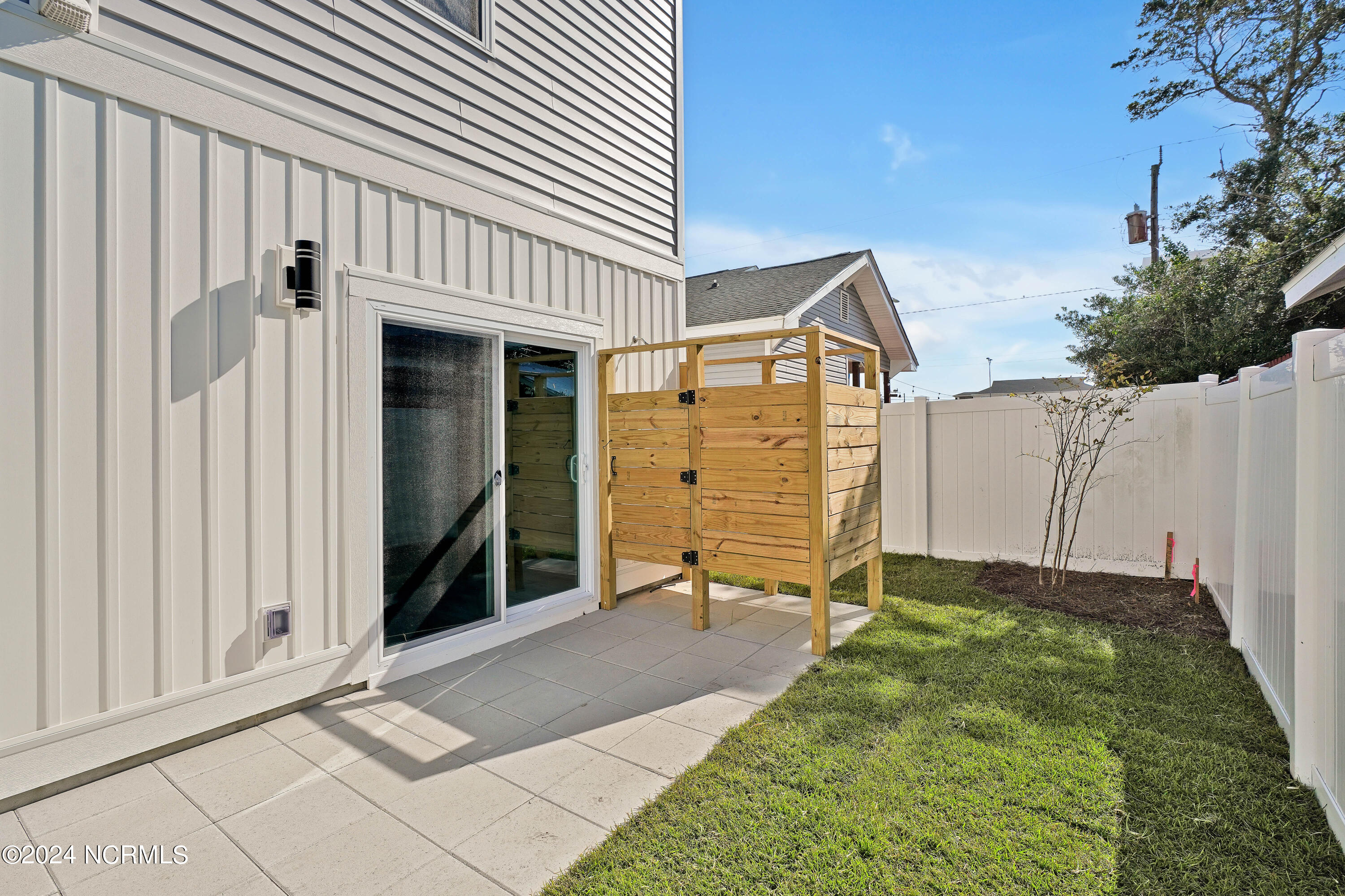 203 Texas Avenue, 1