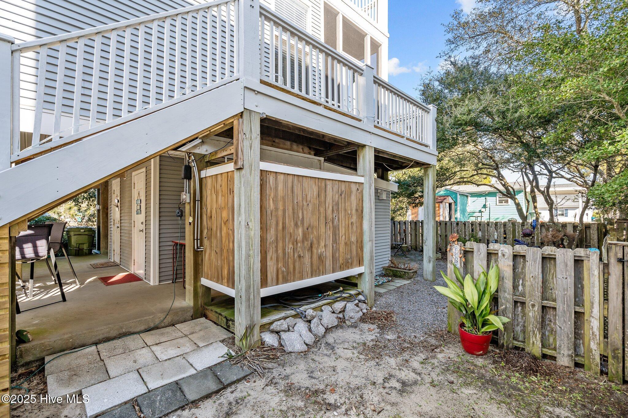 205 S Fifth Avenue, B