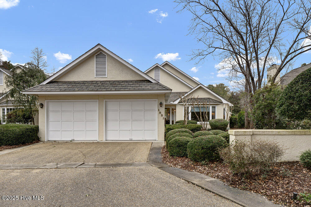 1821 Glen Eagles Lane