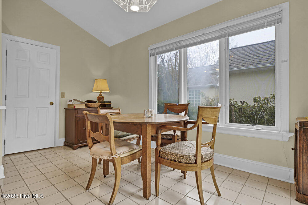 1821 Glen Eagles Lane