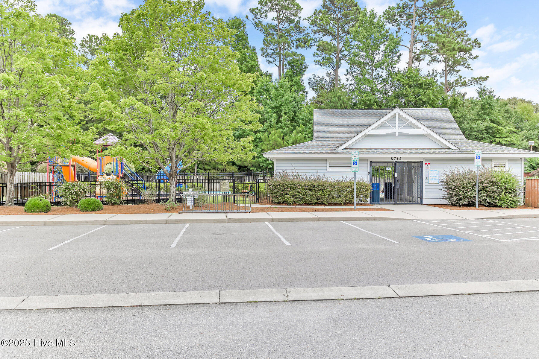 8902 Breadon Court