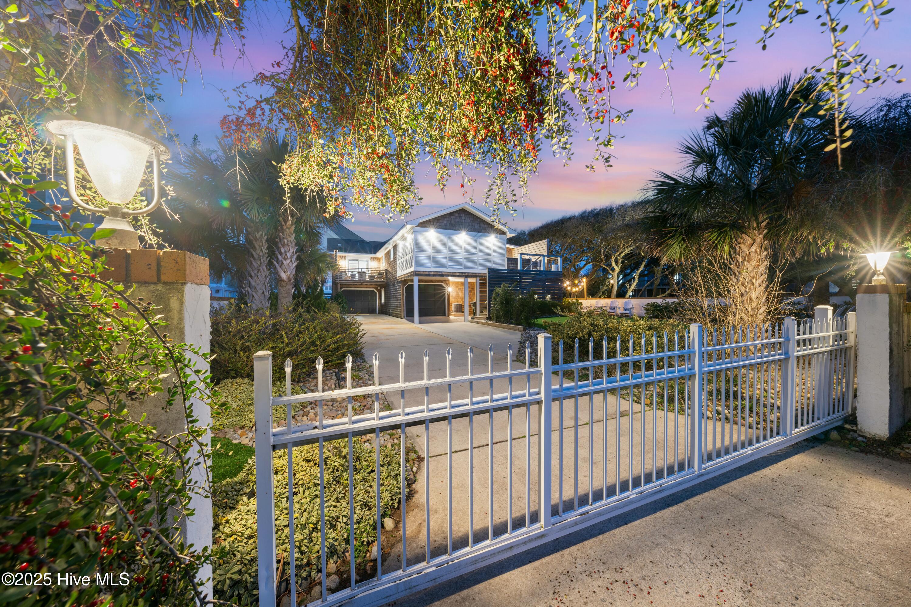 1016 Fort Fisher Boulevard S