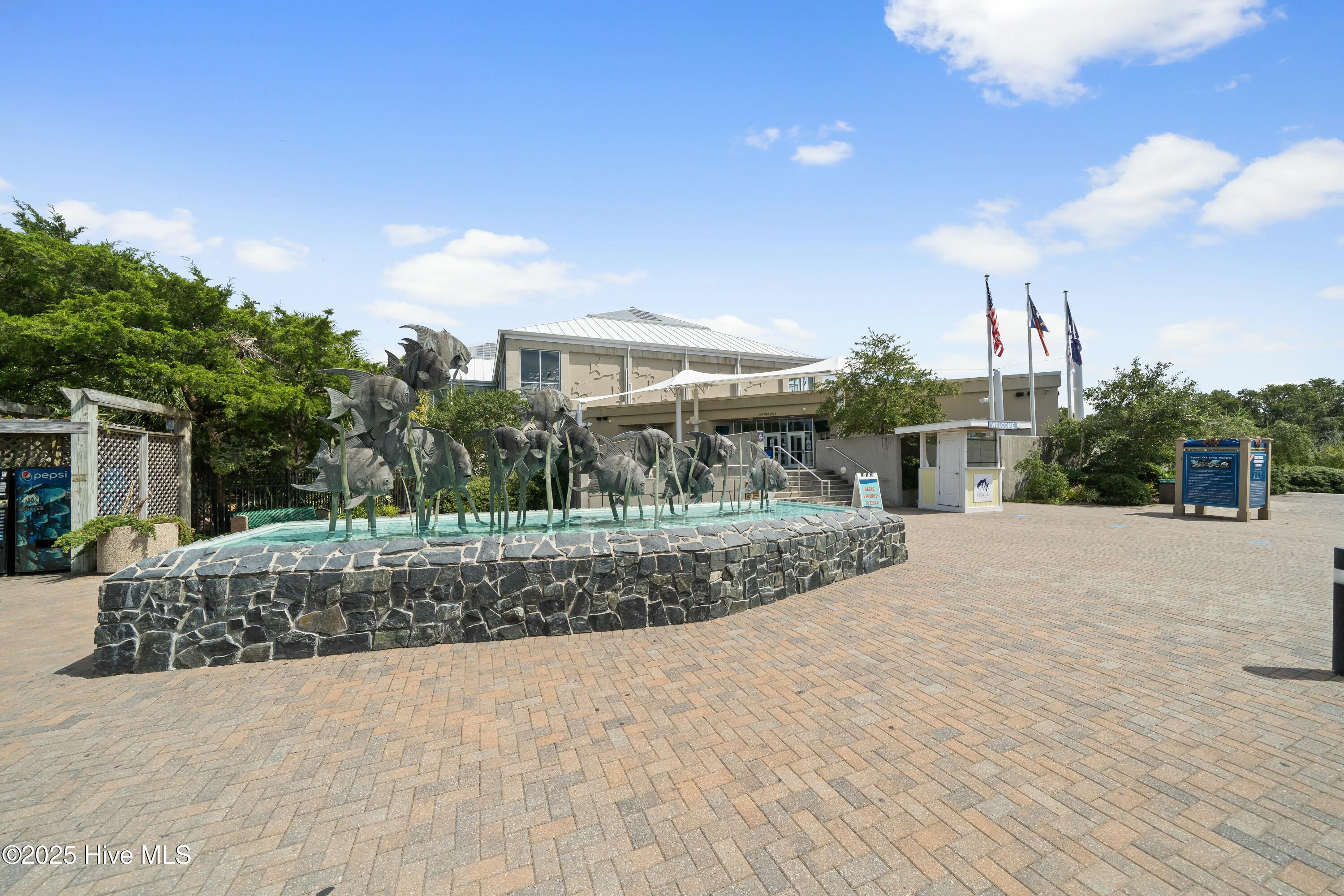 1016 Fort Fisher Boulevard S