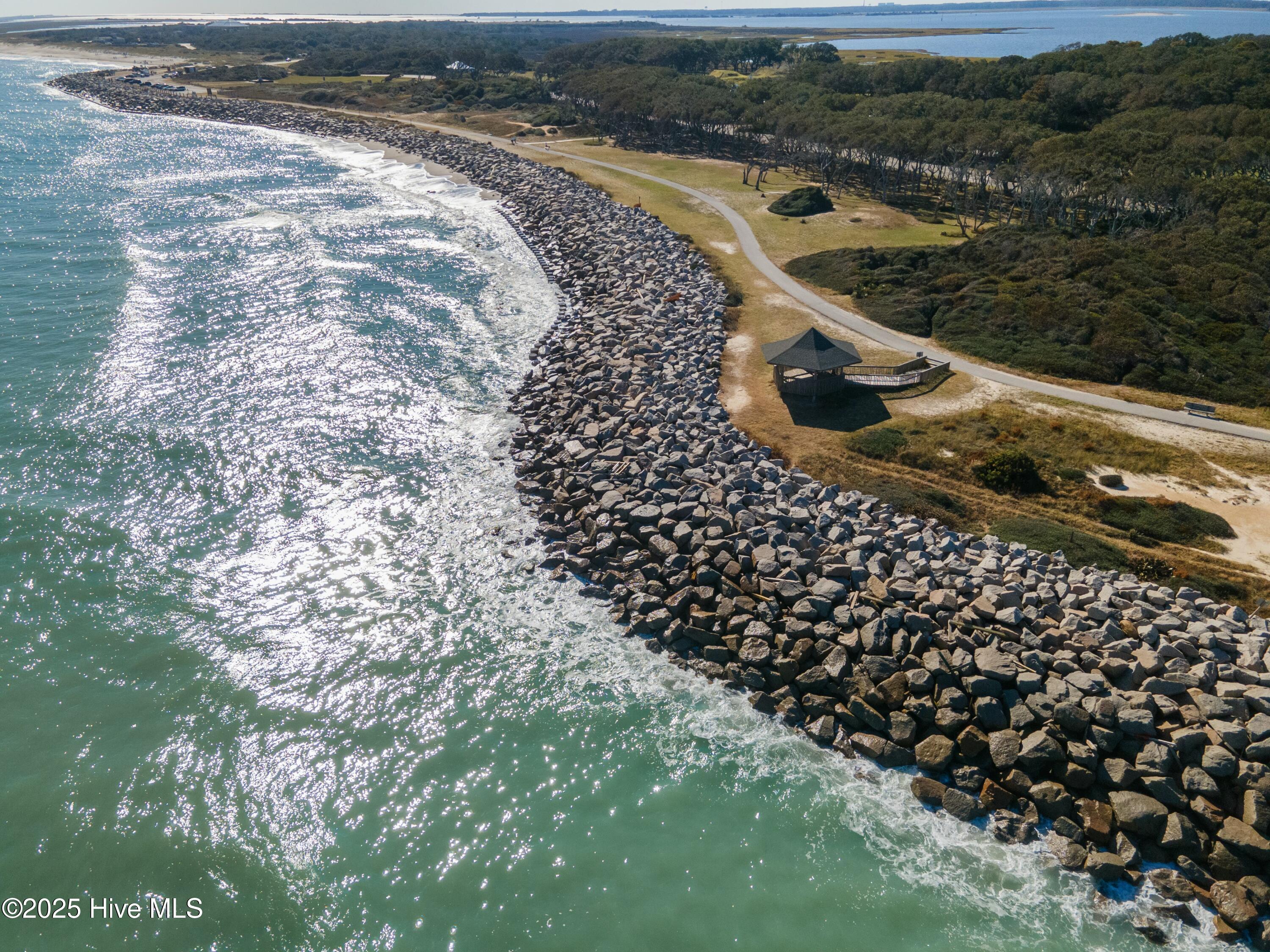 1016 Fort Fisher Boulevard S