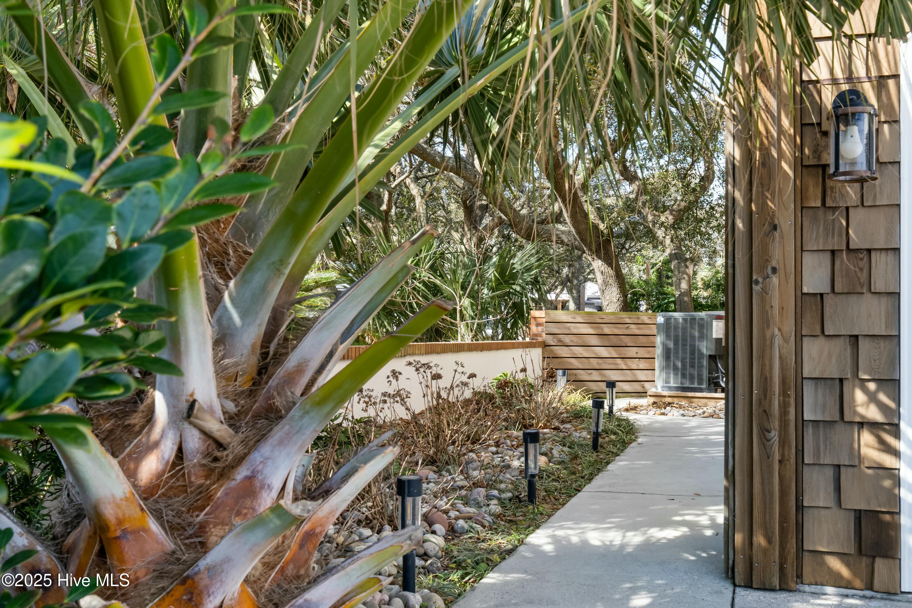 1016 Fort Fisher Boulevard S