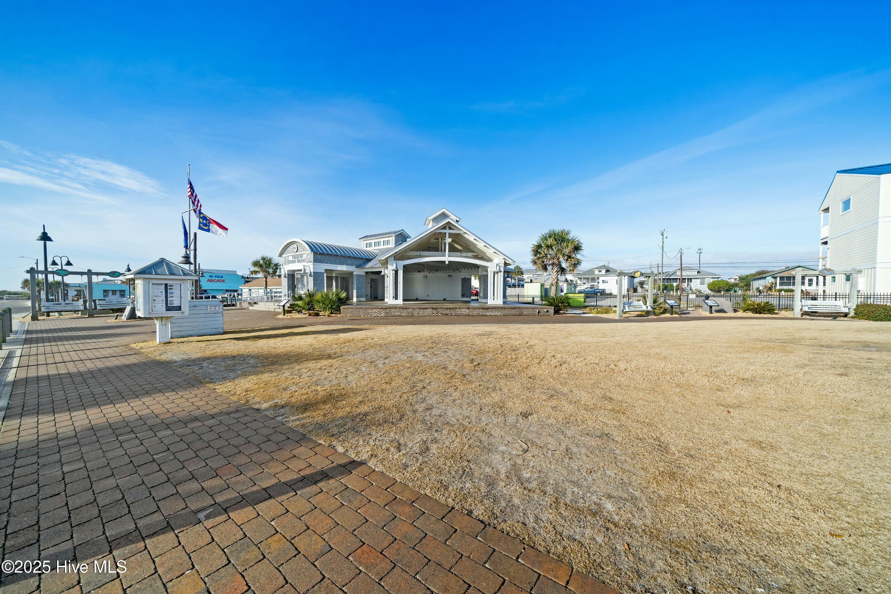 1016 Fort Fisher Boulevard S