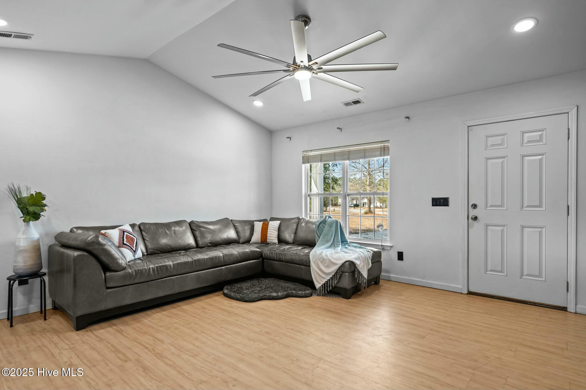 8614 Heirloom Drive NE