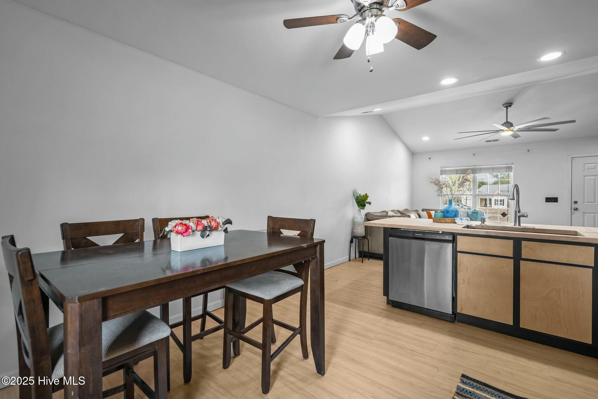 8614 Heirloom Drive NE