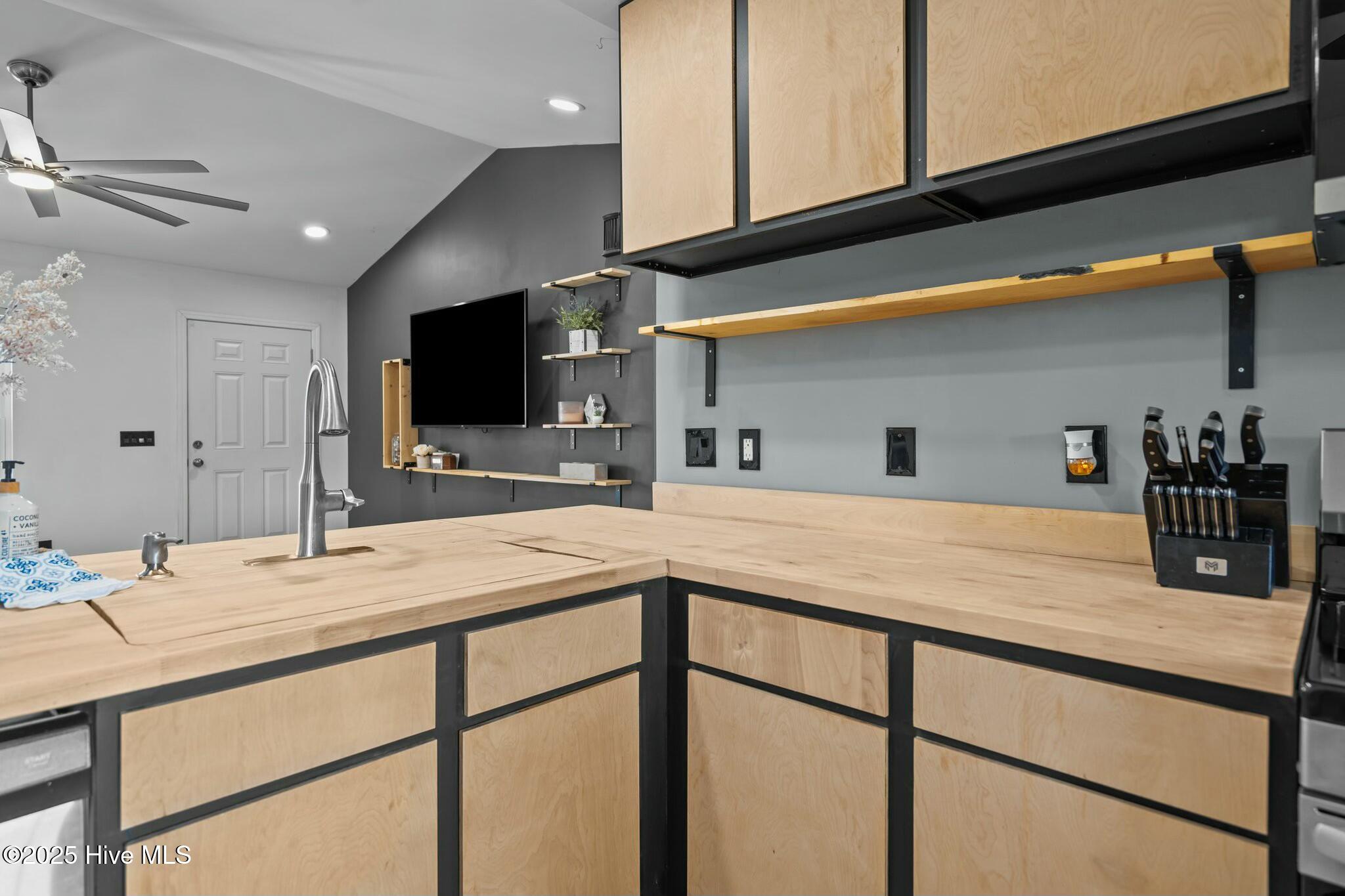 8614 Heirloom Drive NE