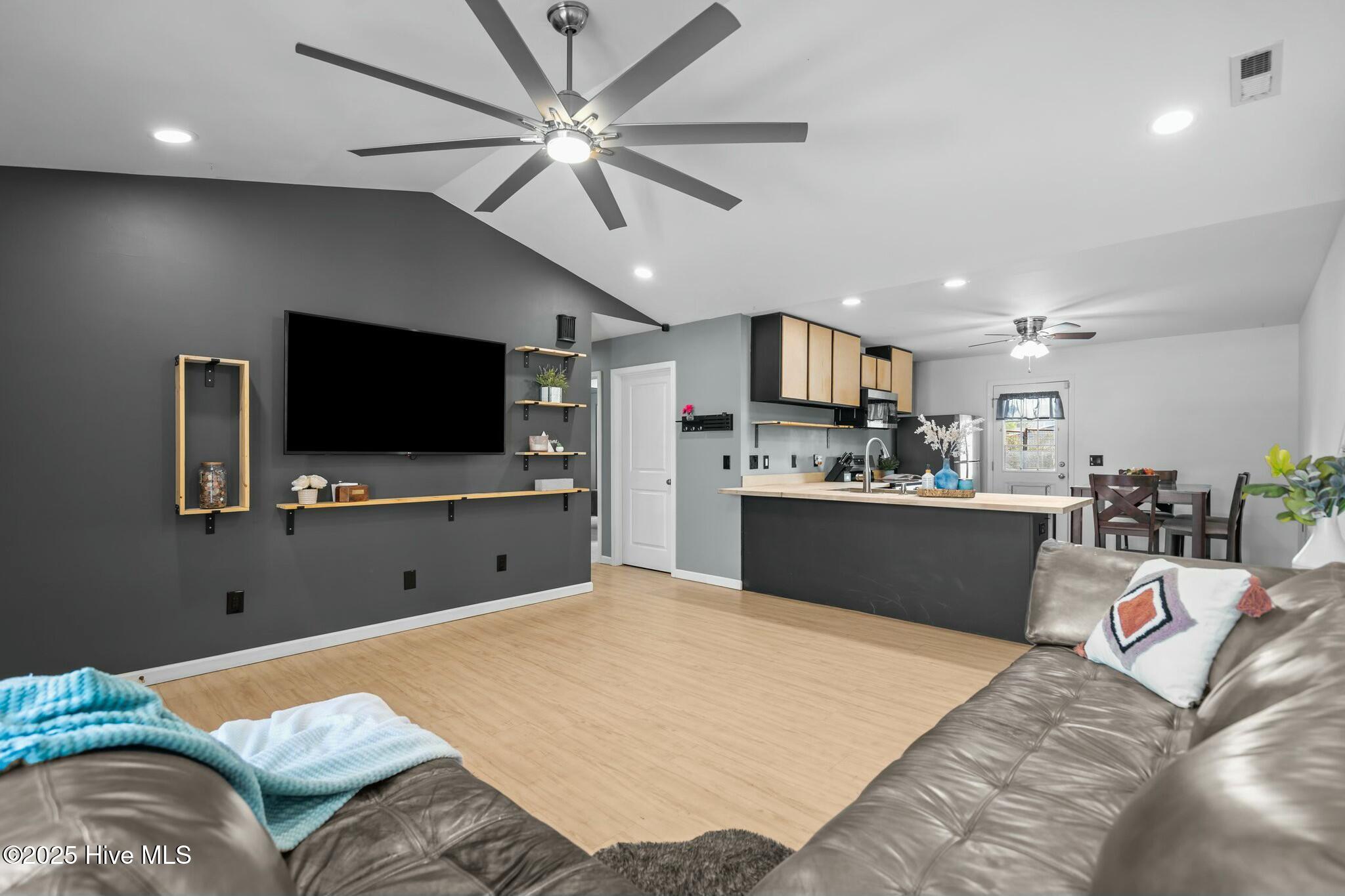 8614 Heirloom Drive NE