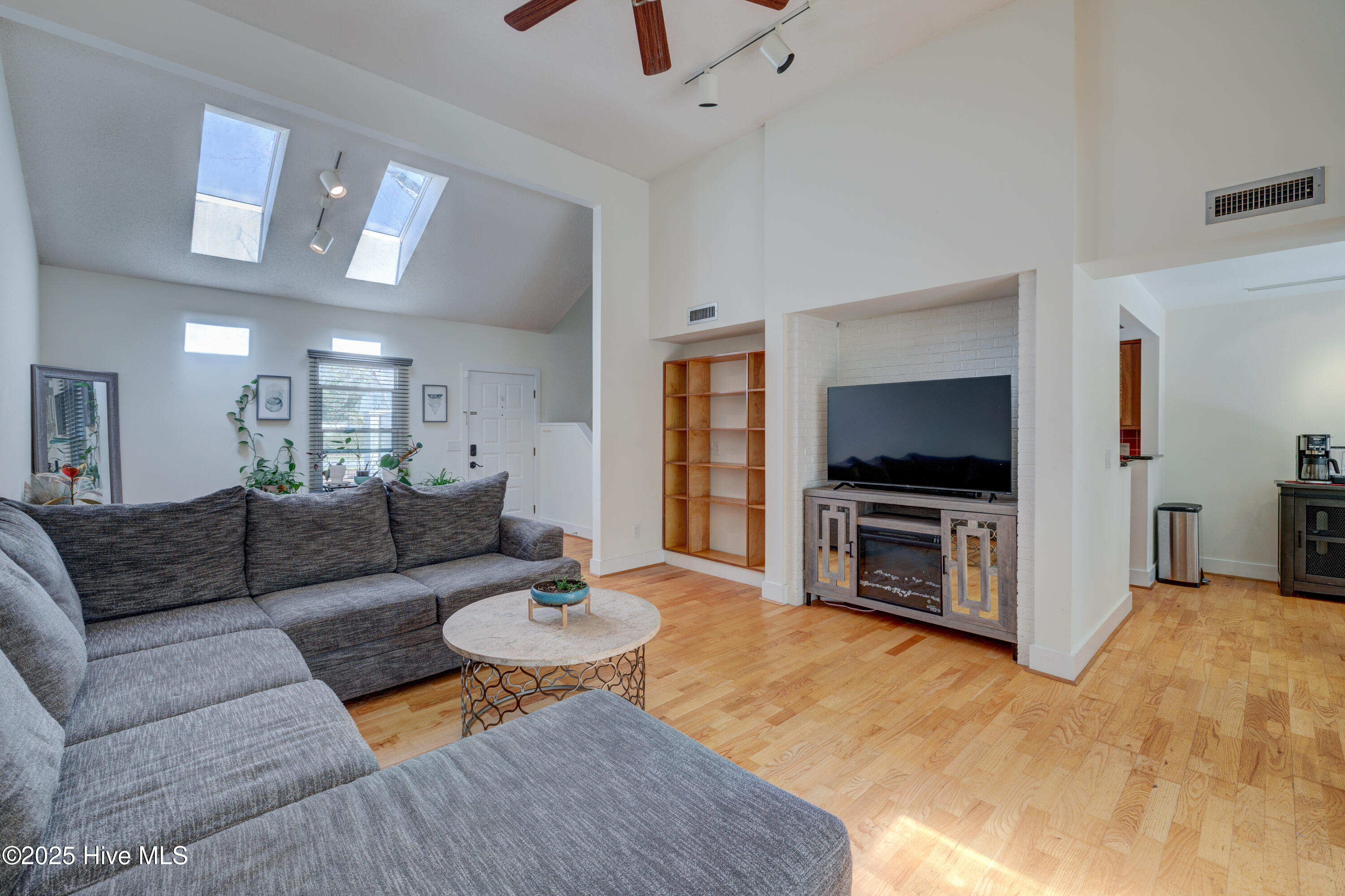 5006 Villa Place W