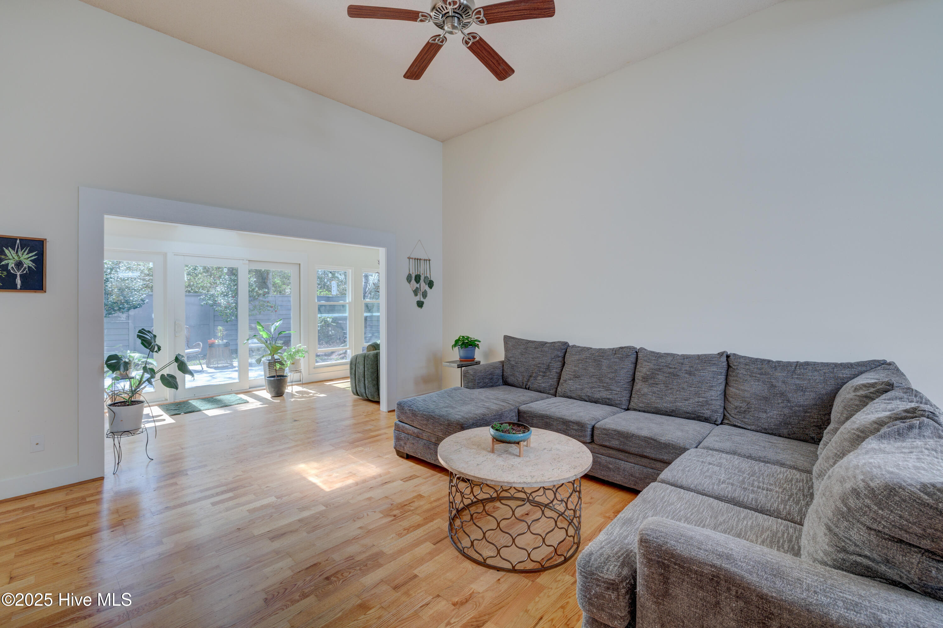 5006 Villa Place W