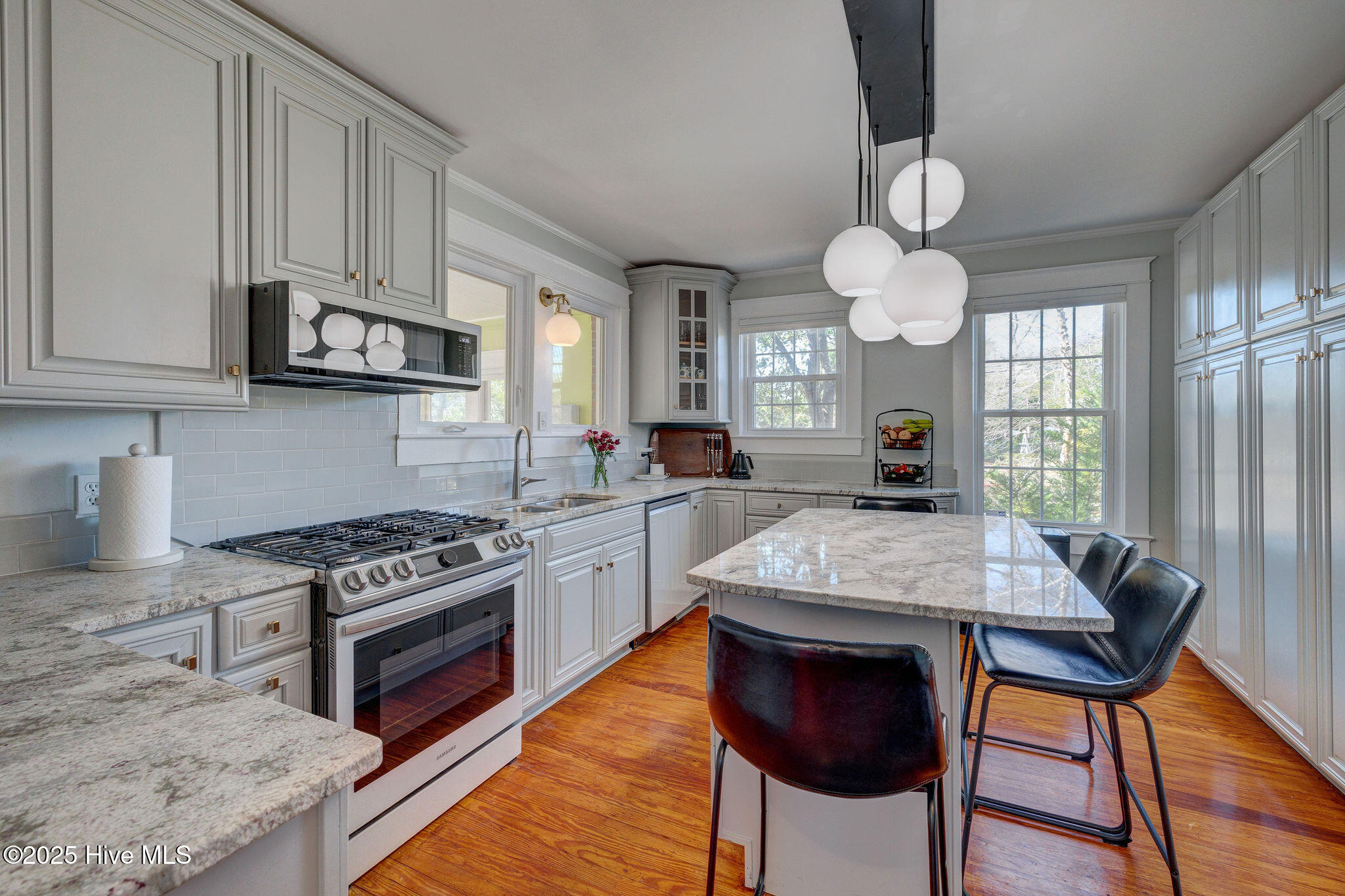 128 Northern Boulevard